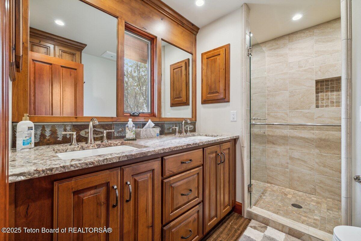 460 MOULTON LOOP Road