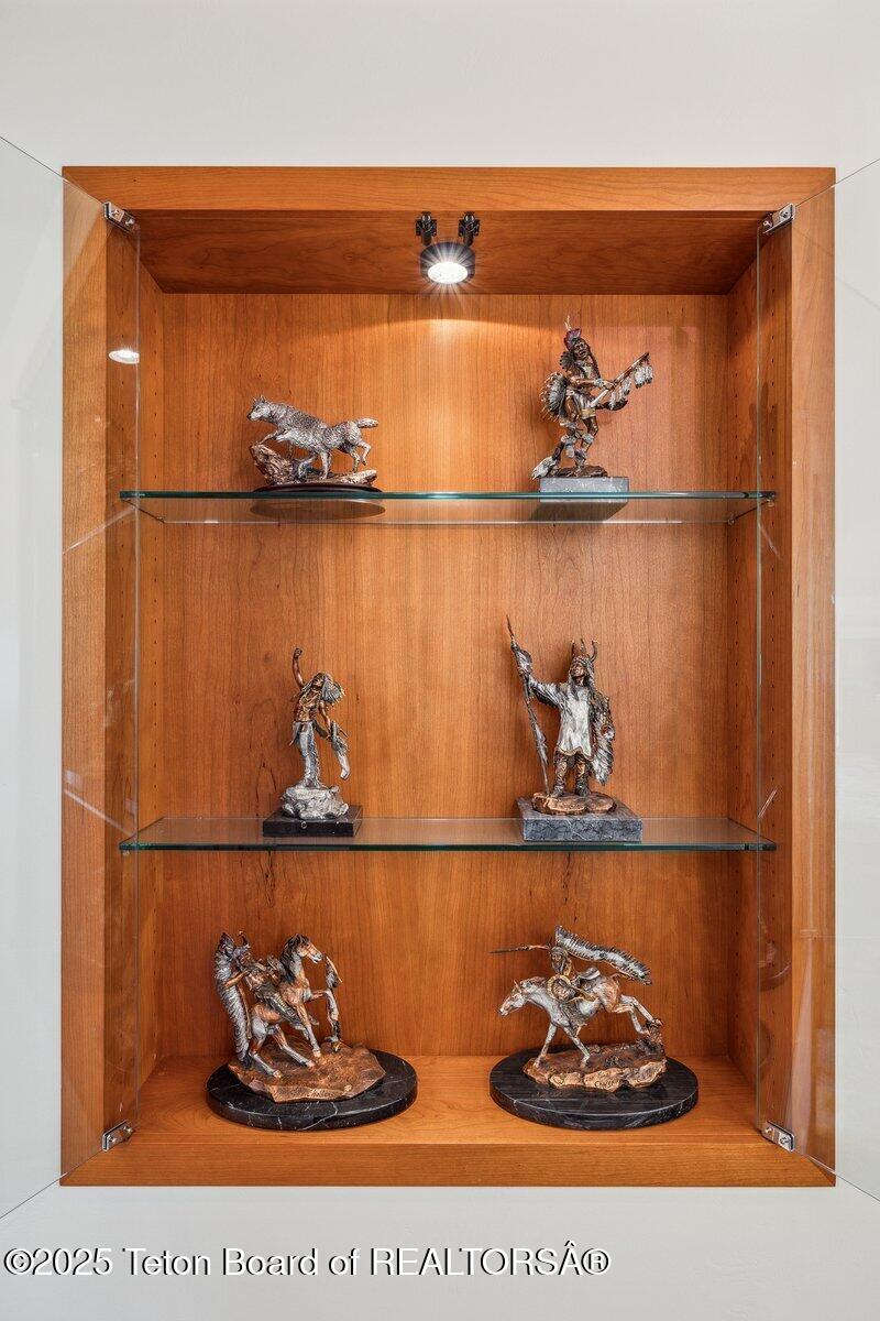 460 MOULTON LOOP Road