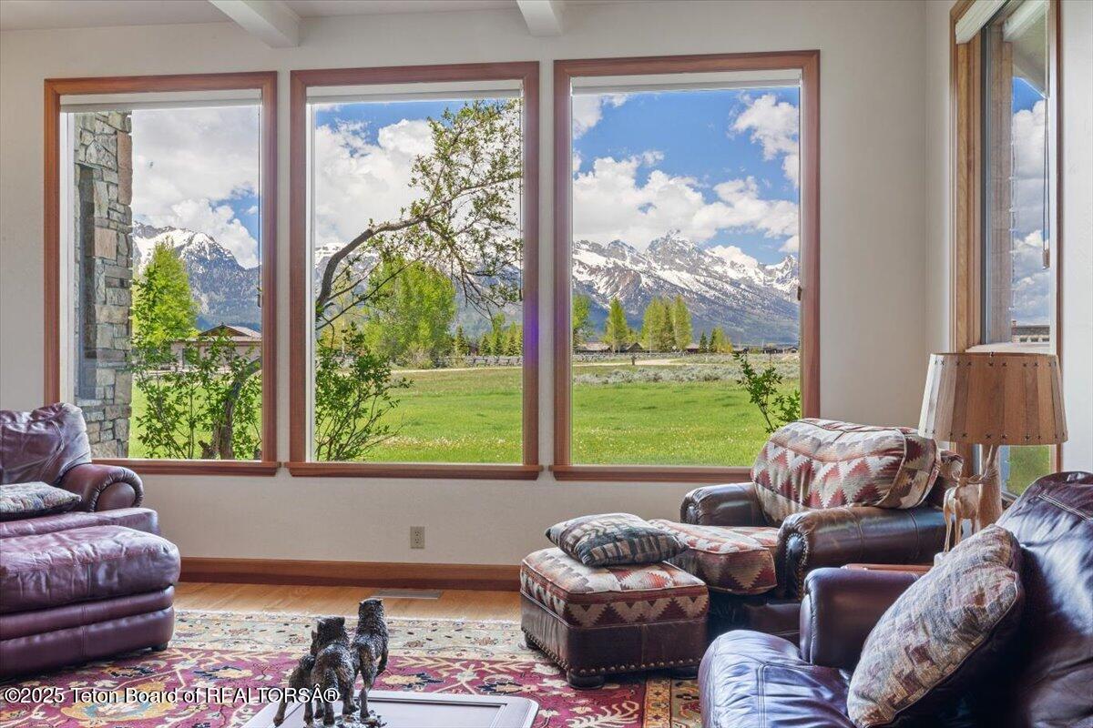 460 MOULTON LOOP Road