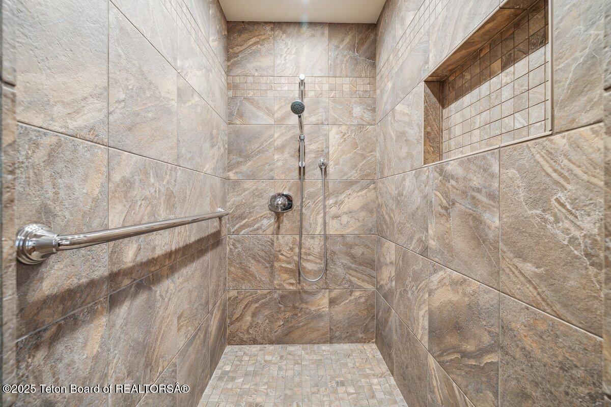 460 MOULTON LOOP Road