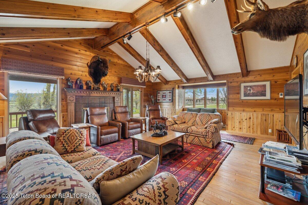 460 MOULTON LOOP Road