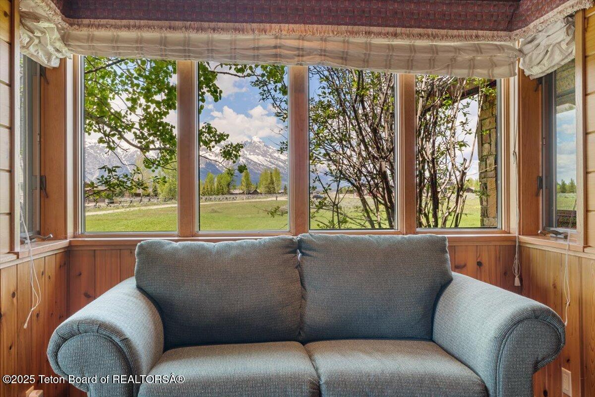 460 MOULTON LOOP Road