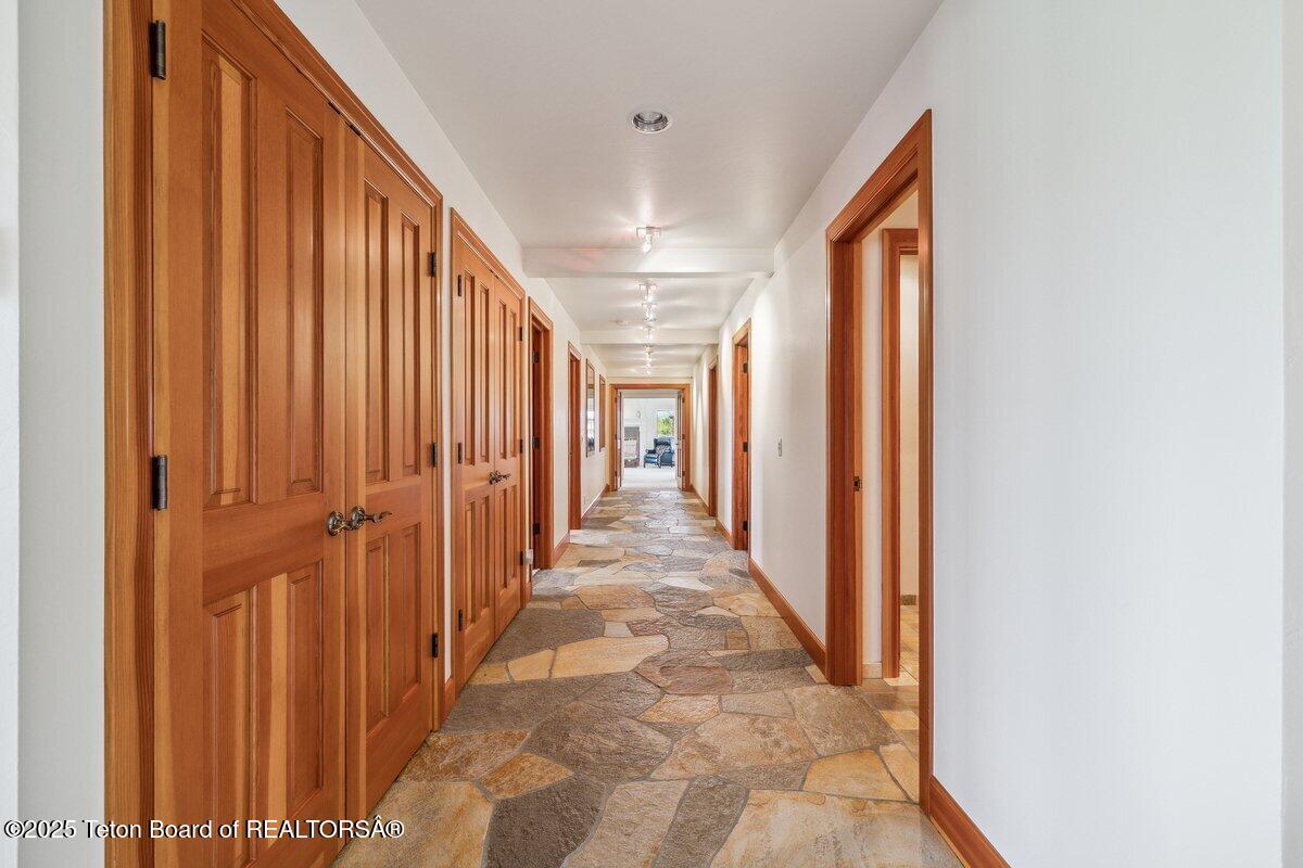 460 MOULTON LOOP Road