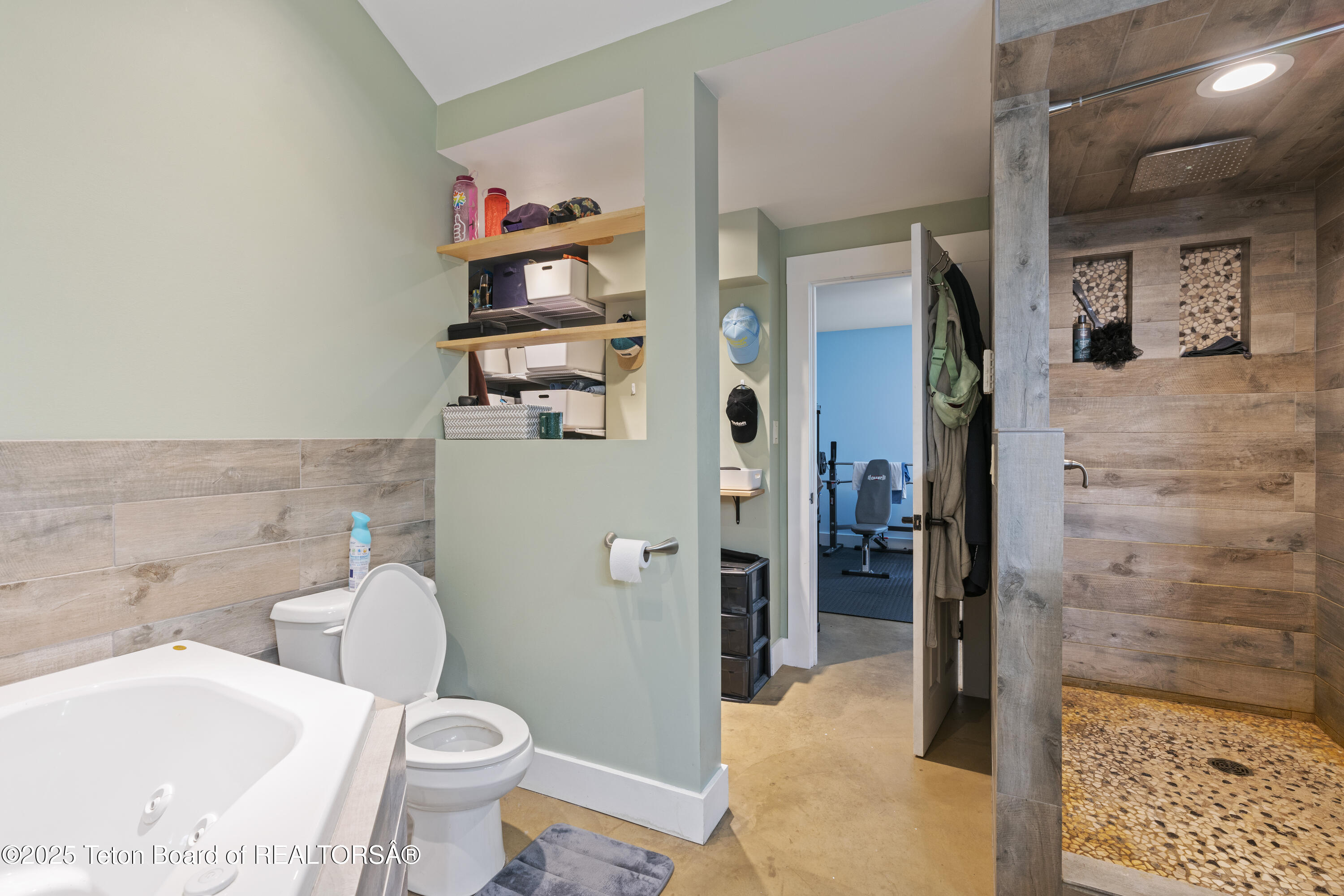 663&665 E KELLY Avenue