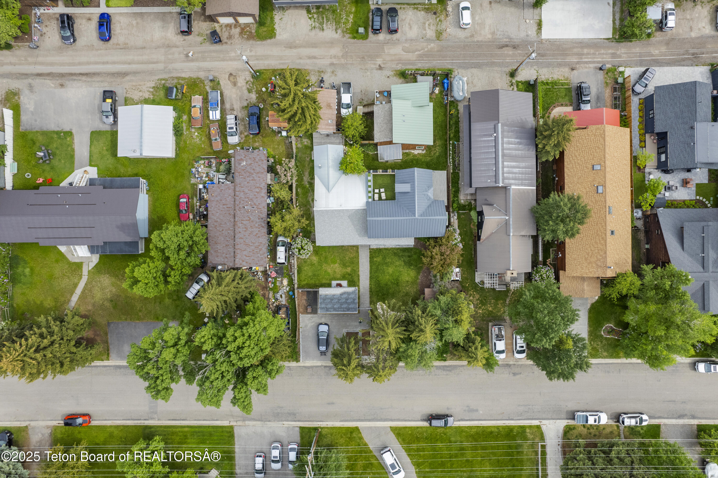 663&665 E KELLY Avenue