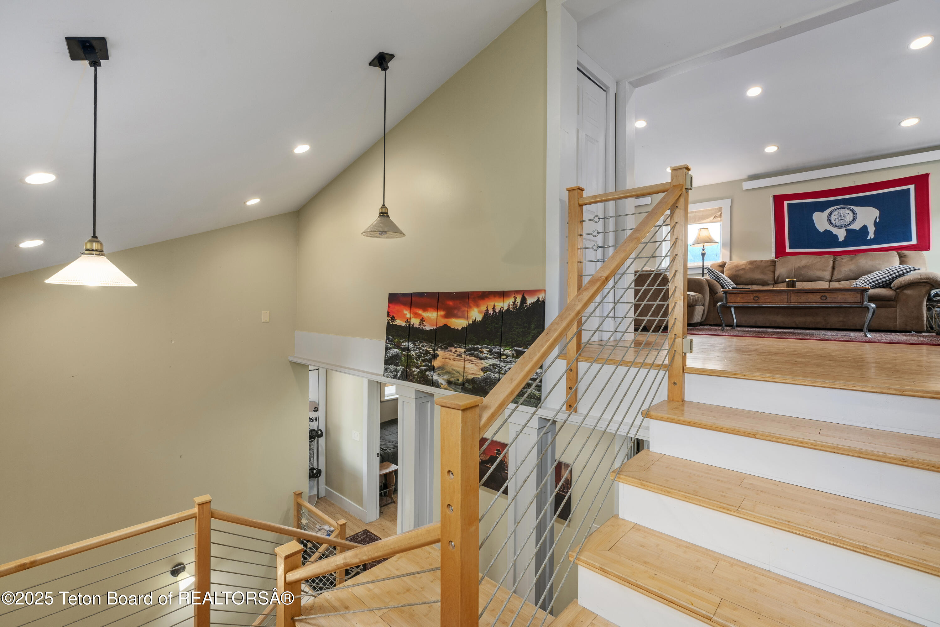 663&665 E KELLY Avenue