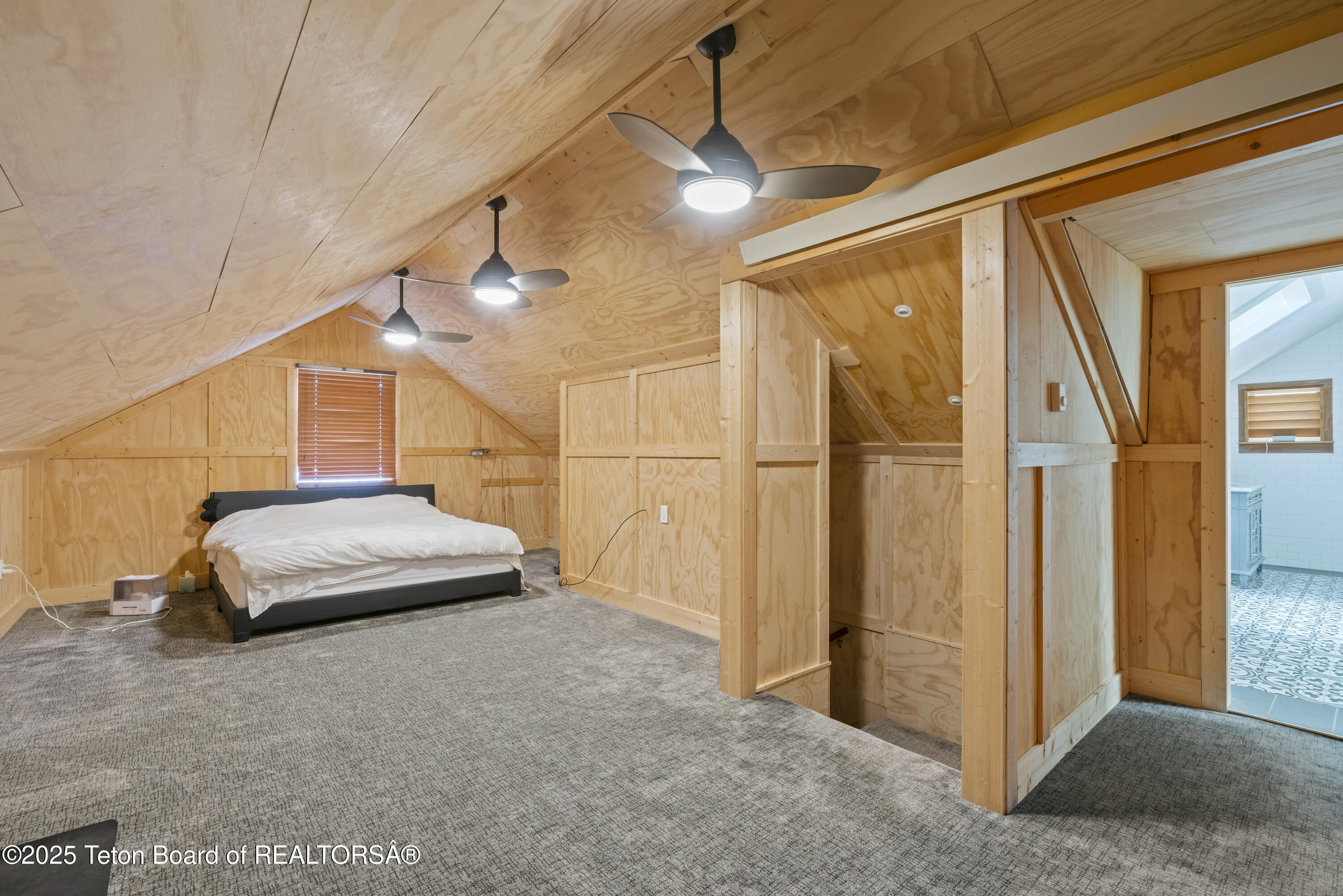 663&665 E KELLY Avenue