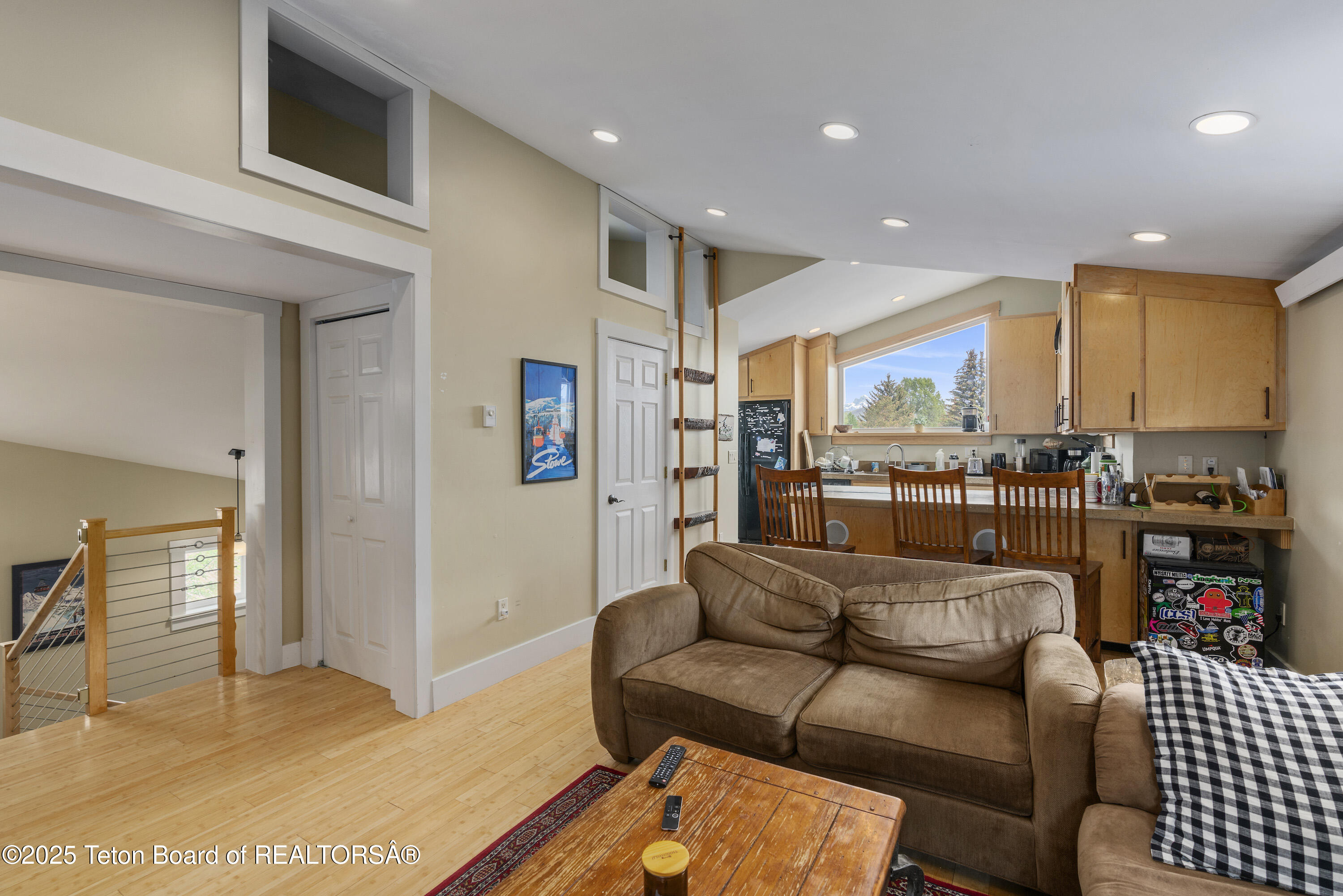 663&665 E KELLY Avenue