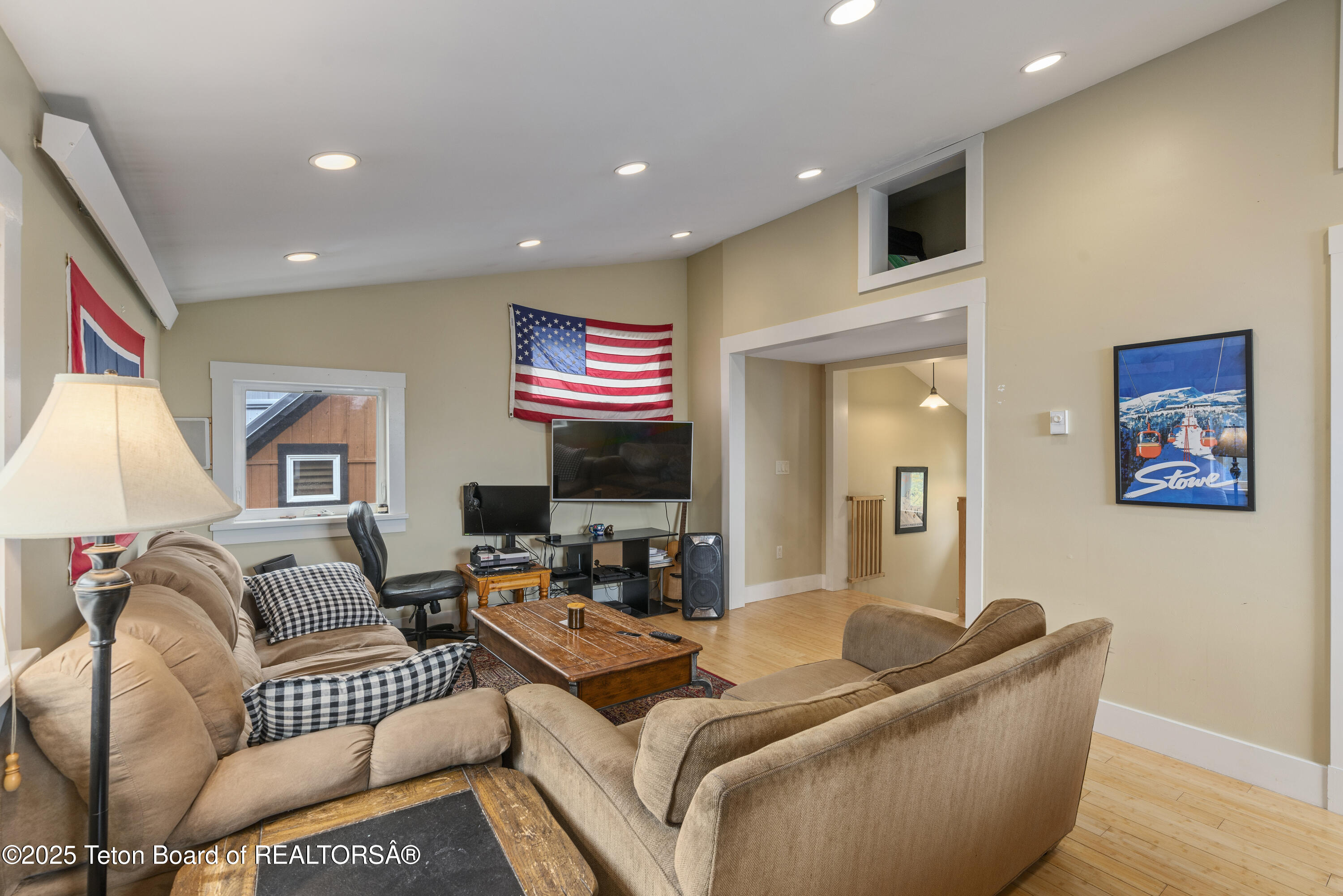 663&665 E KELLY Avenue