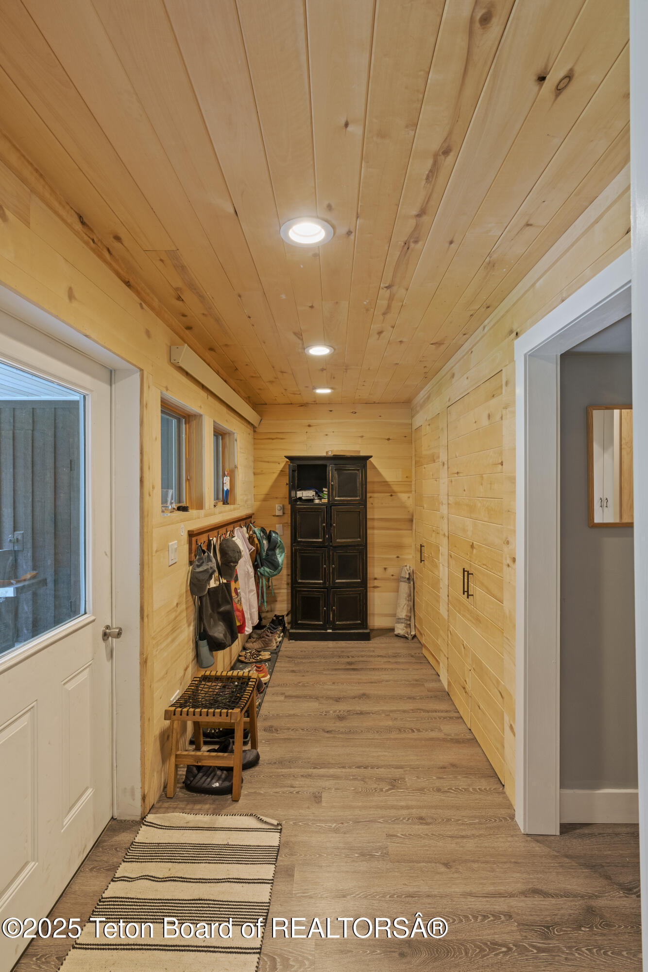 663&665 E KELLY Avenue