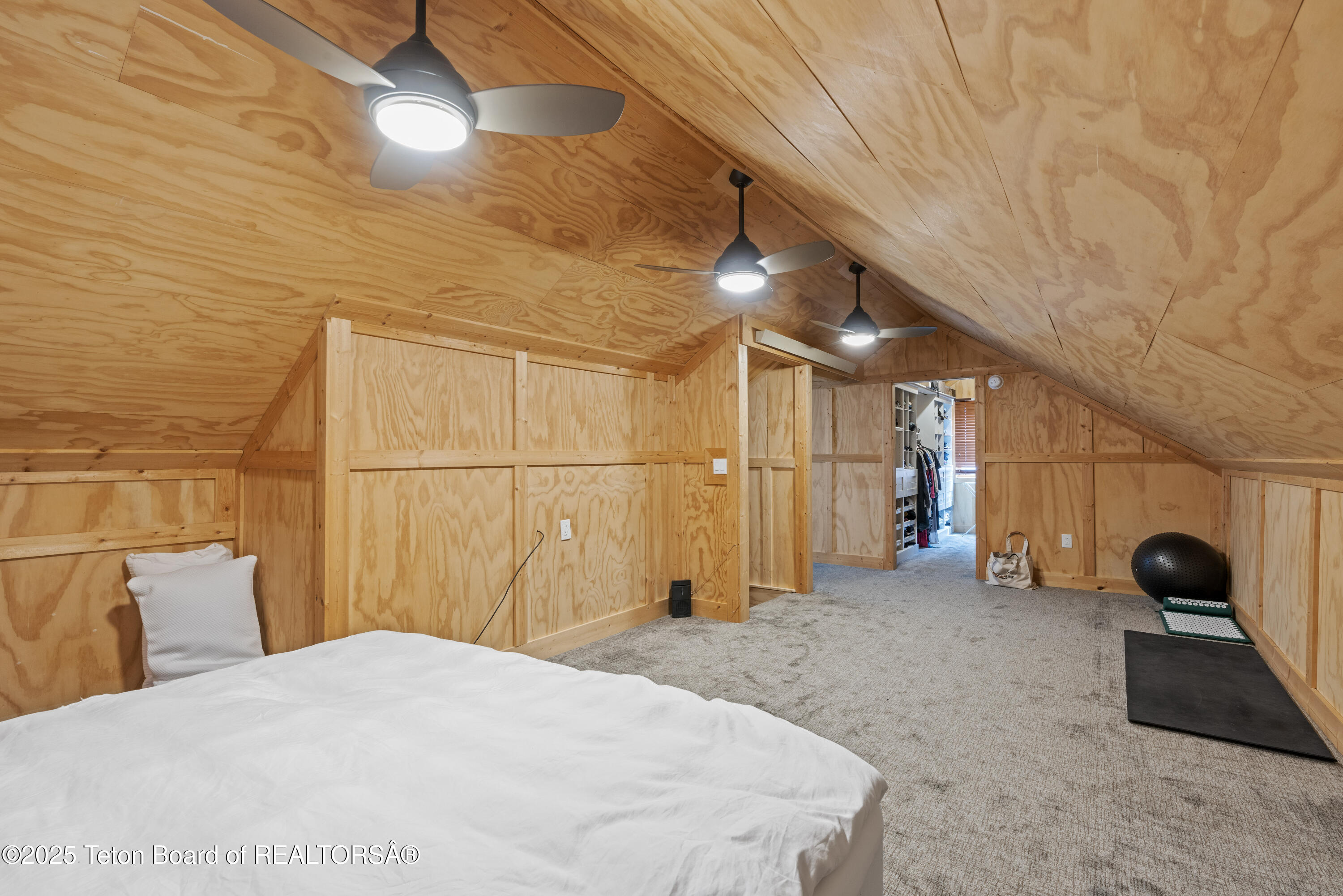 663&665 E KELLY Avenue