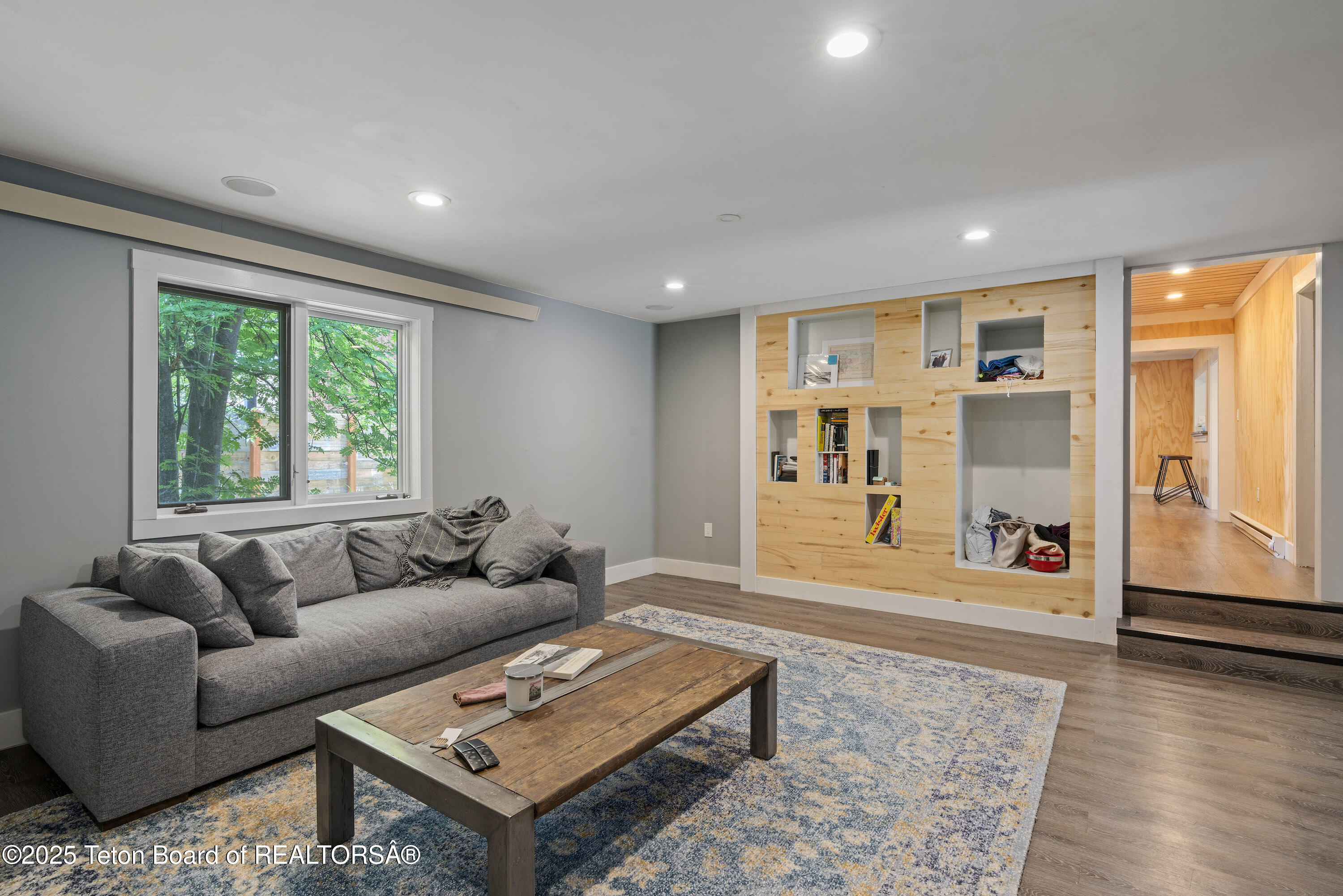 663&665 E KELLY Avenue