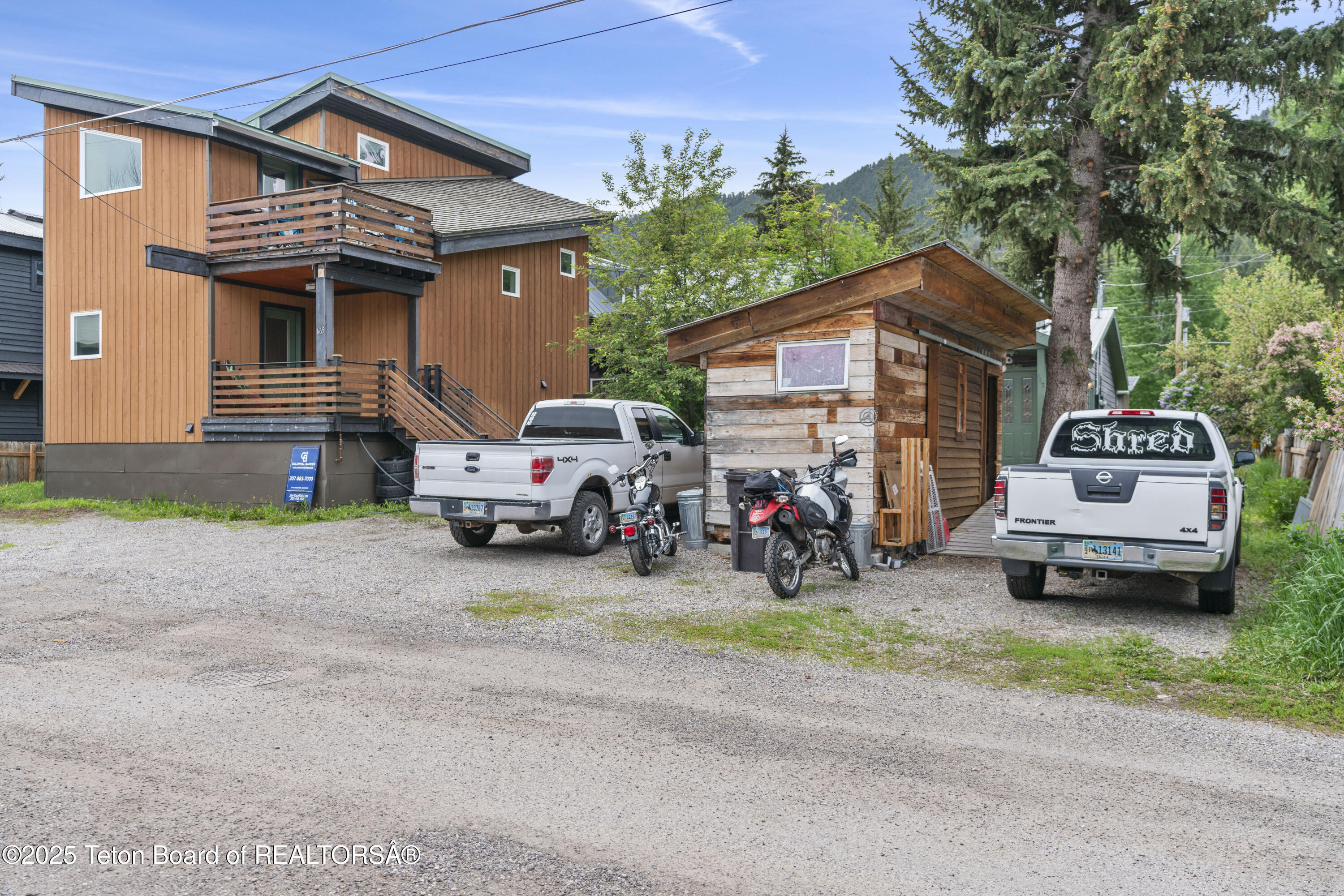 663&665 E KELLY Avenue