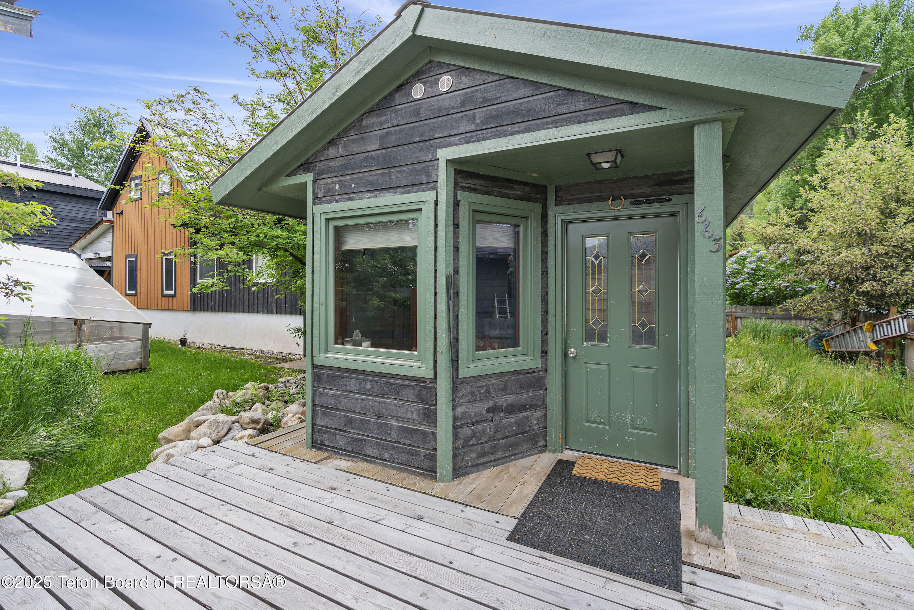 663&665 E KELLY Avenue