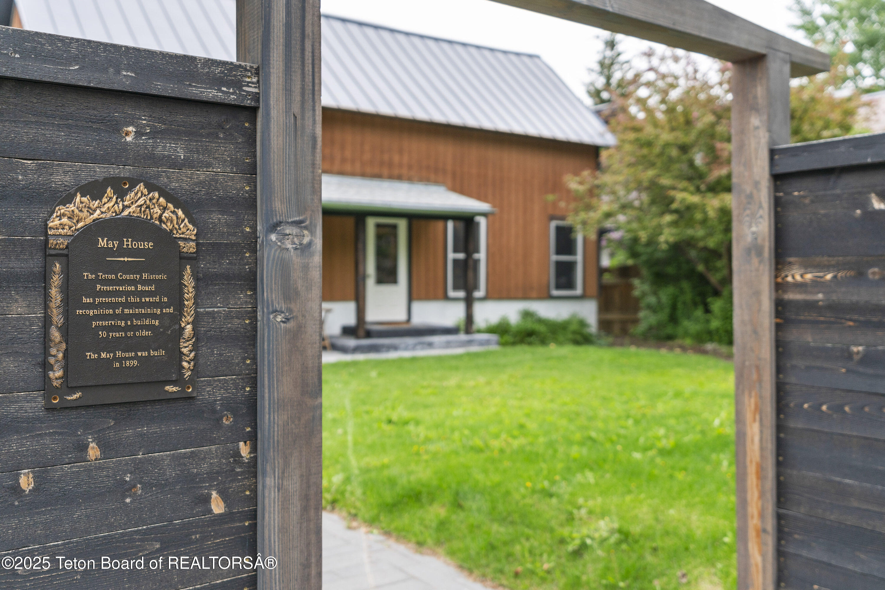 663&665 E KELLY Avenue