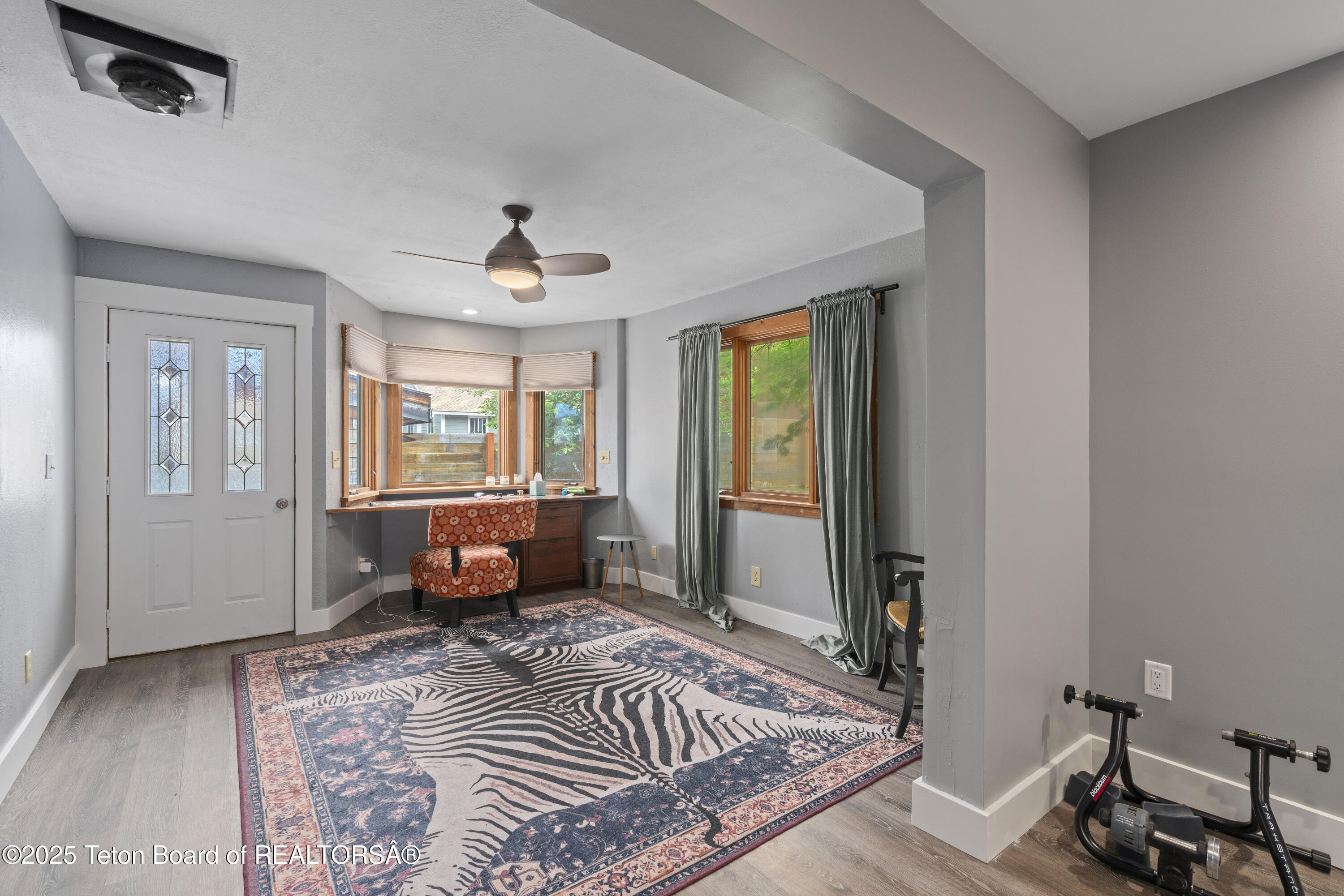 663&665 E KELLY Avenue