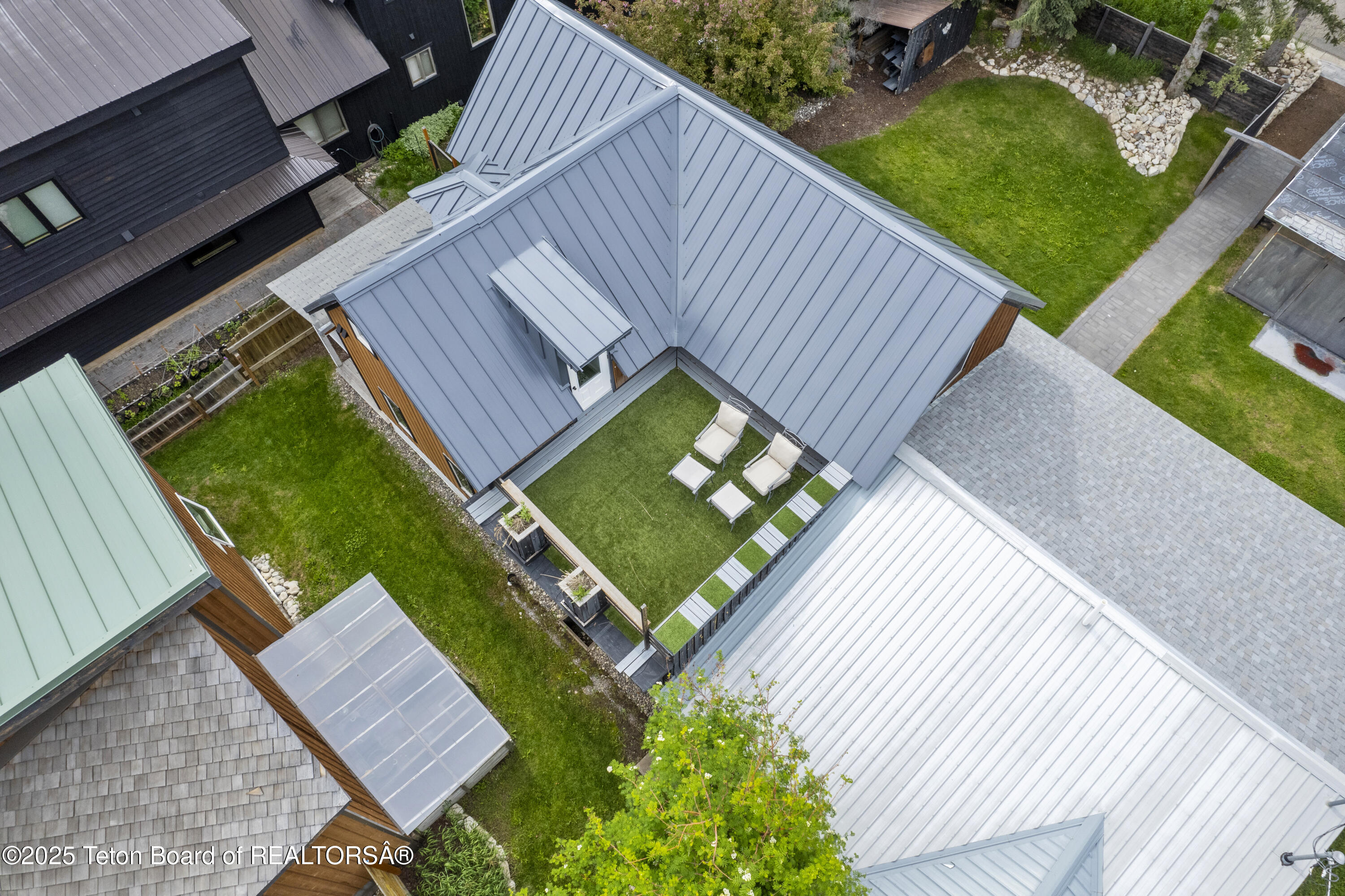 663&665 E KELLY Avenue