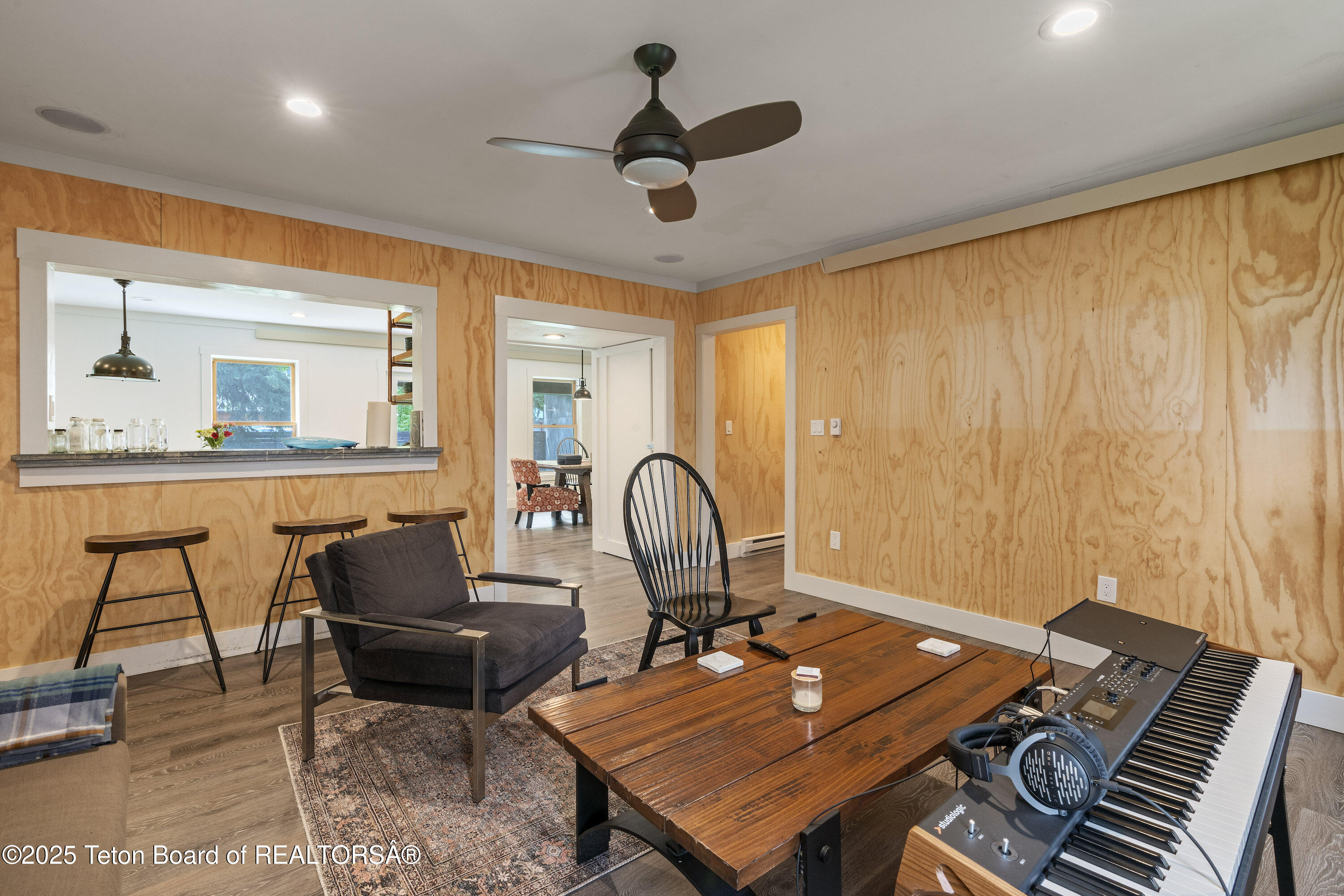 663&665 E KELLY Avenue