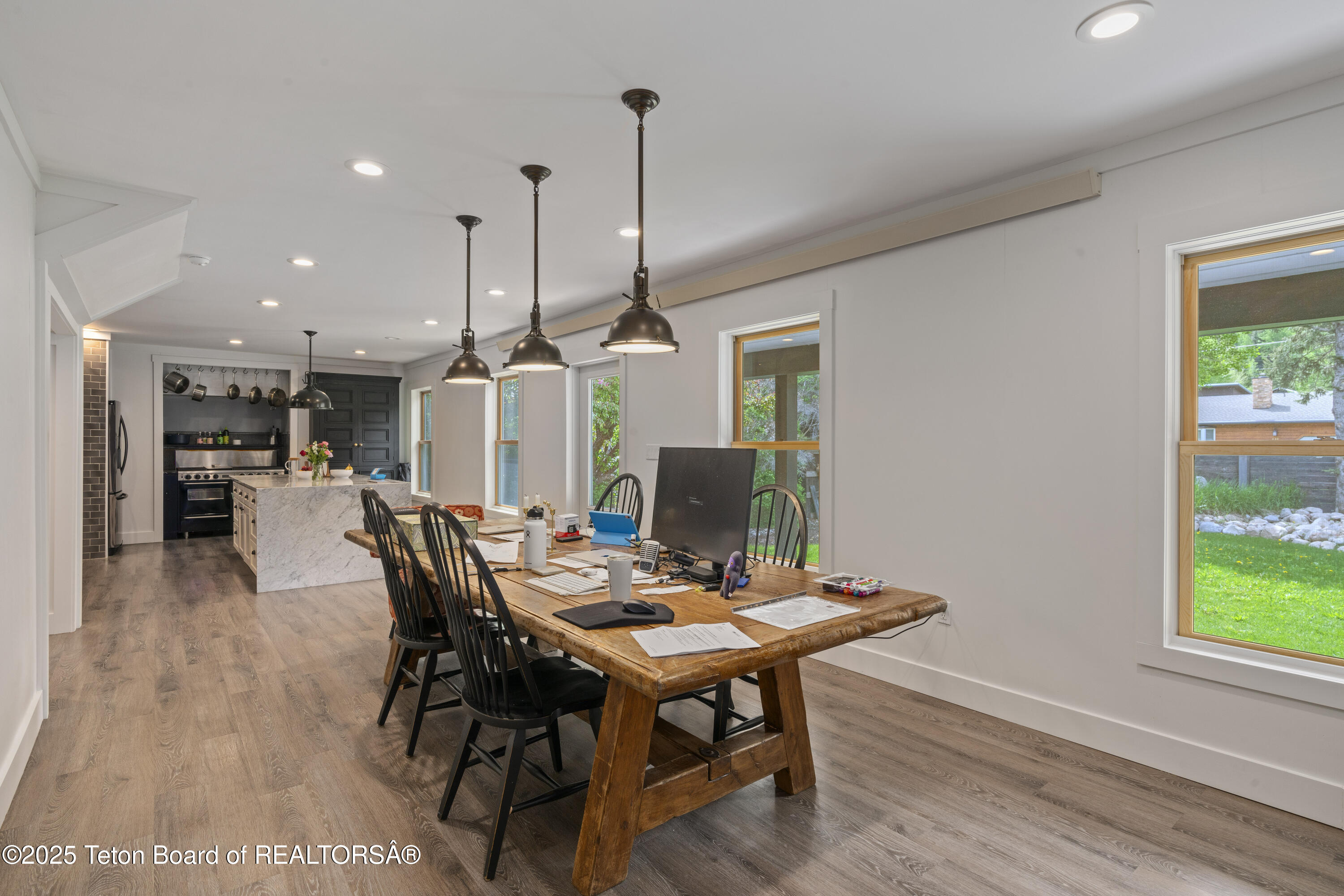 663&665 E KELLY Avenue