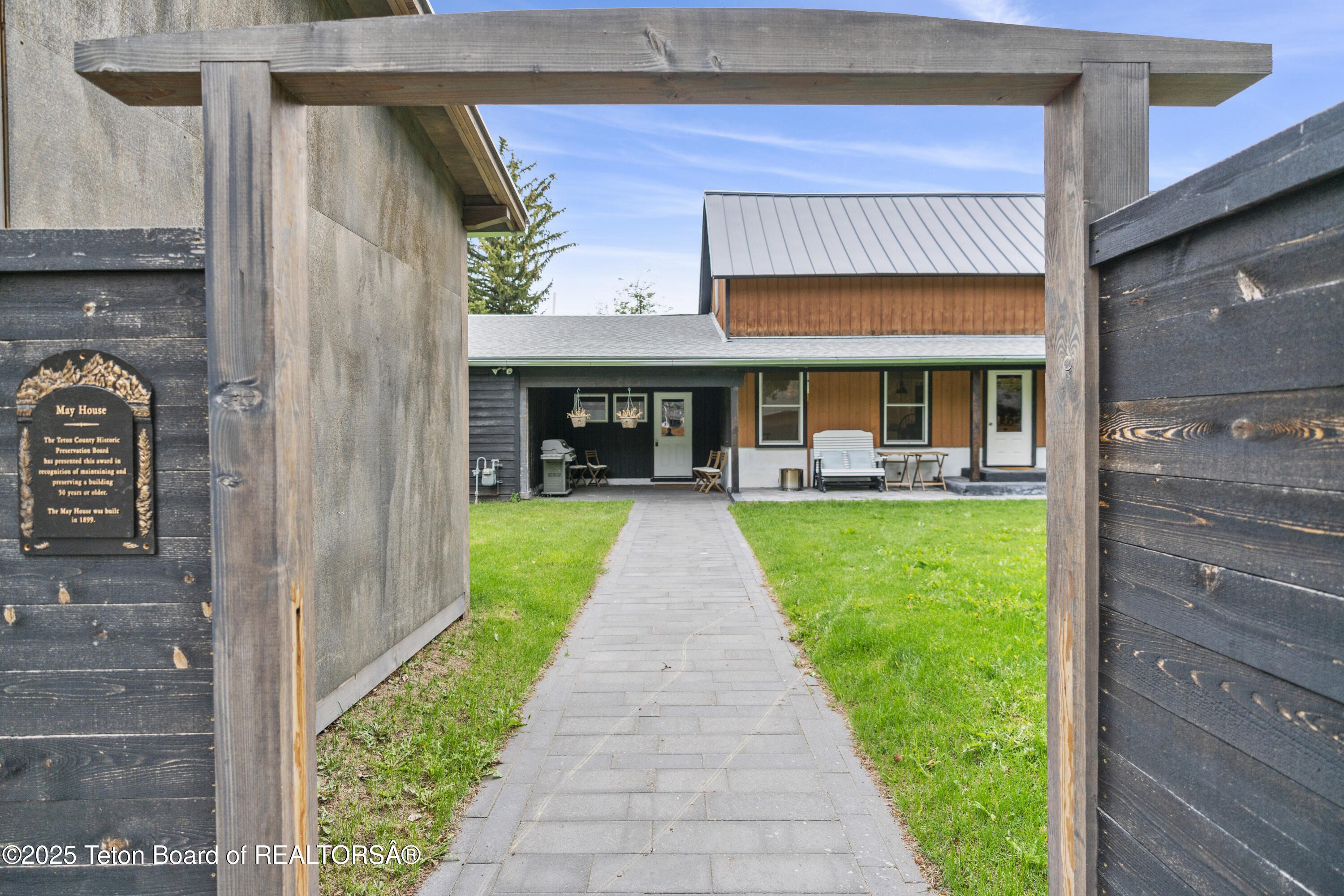 663&665 E KELLY Avenue