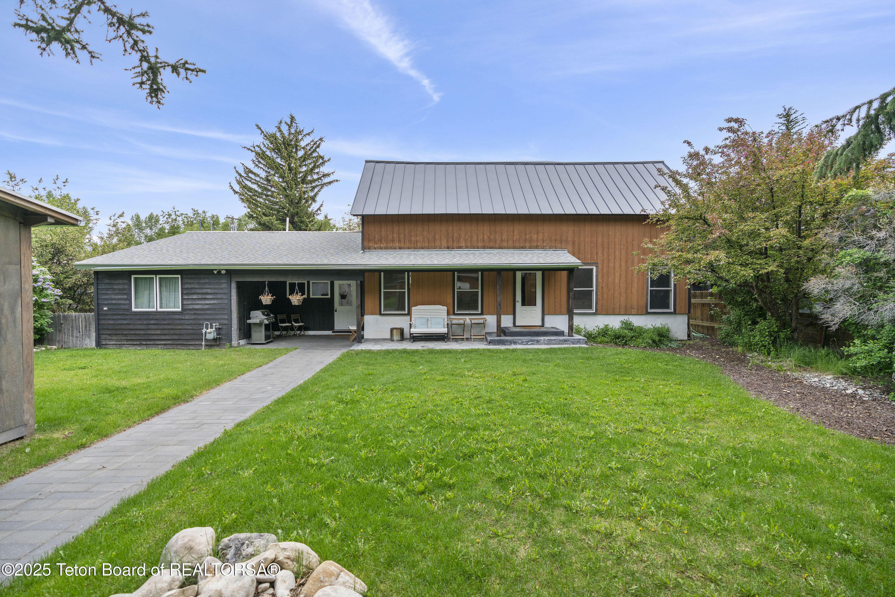 663&665 E KELLY Avenue