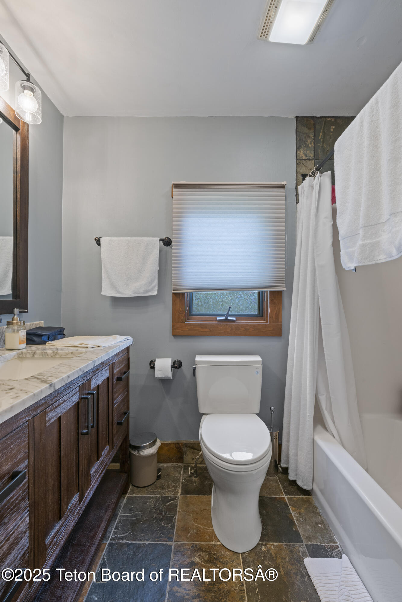 663&665 E KELLY Avenue