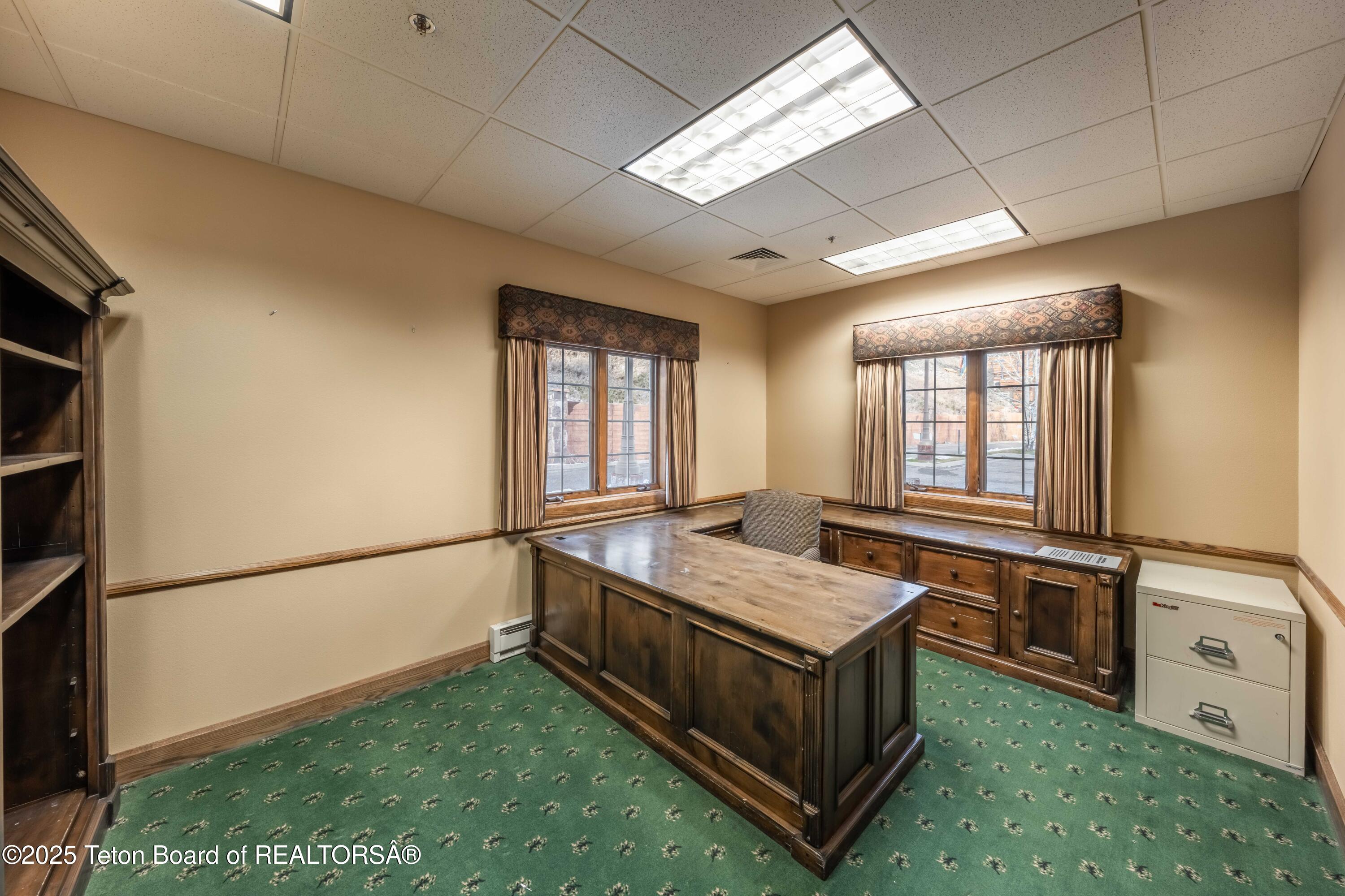 975 W BROADWAY Avenue