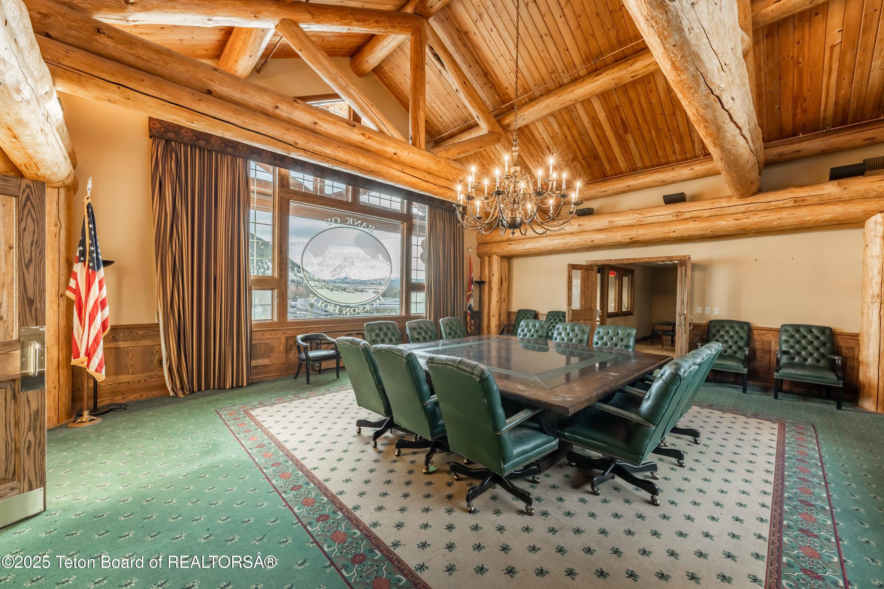 975 W BROADWAY Avenue