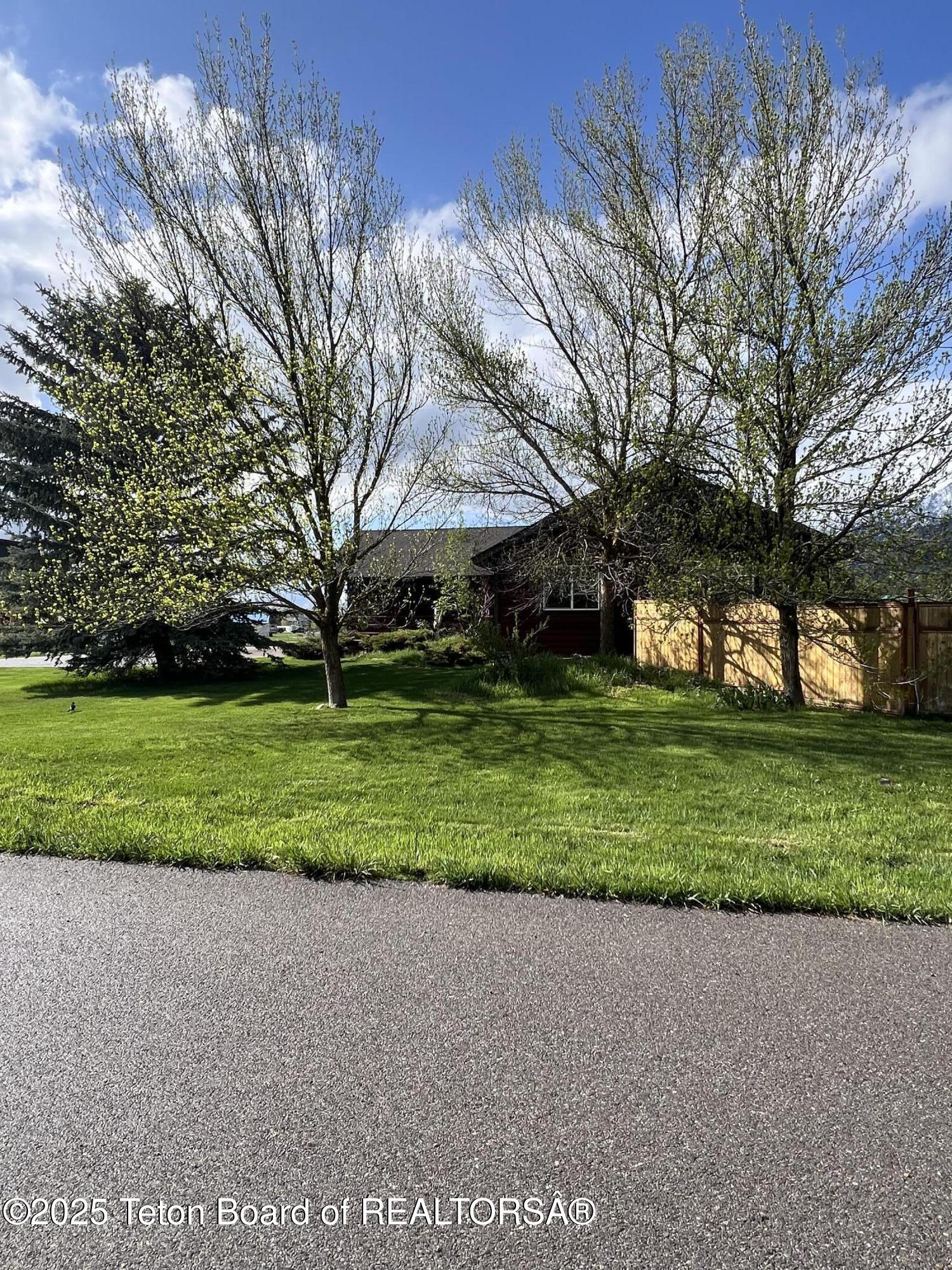 515 THREE RIVERS Drive