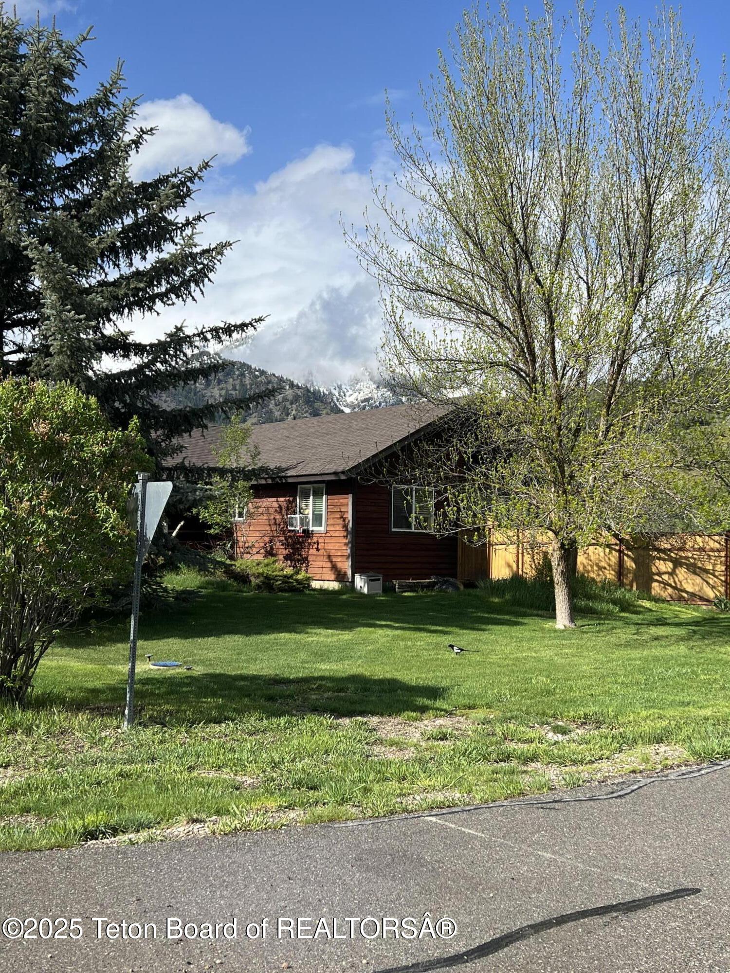 515 THREE RIVERS Drive