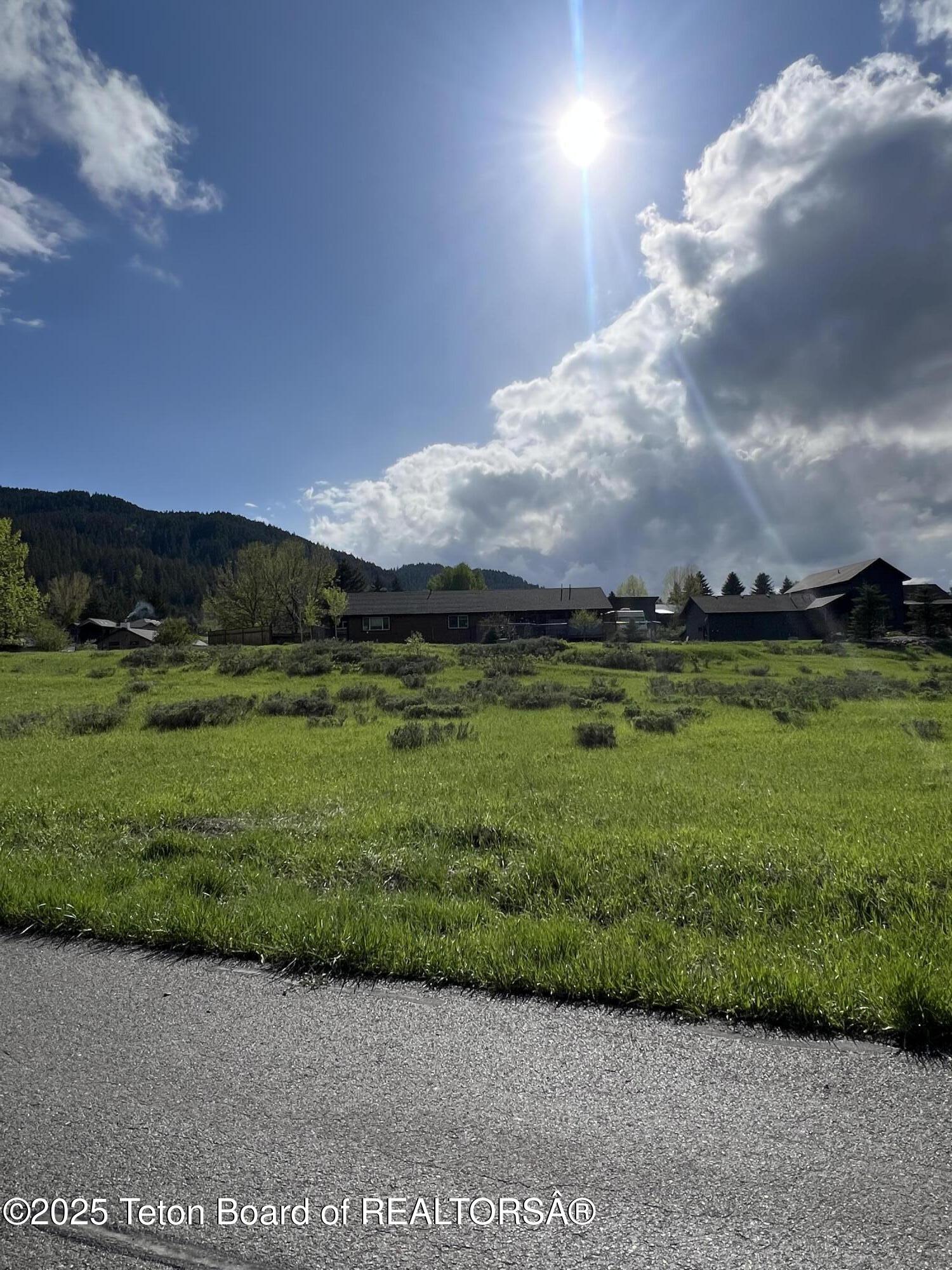 515 THREE RIVERS Drive