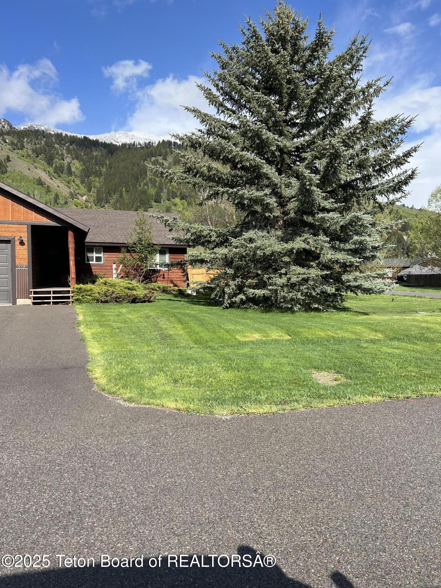 515 THREE RIVERS Drive