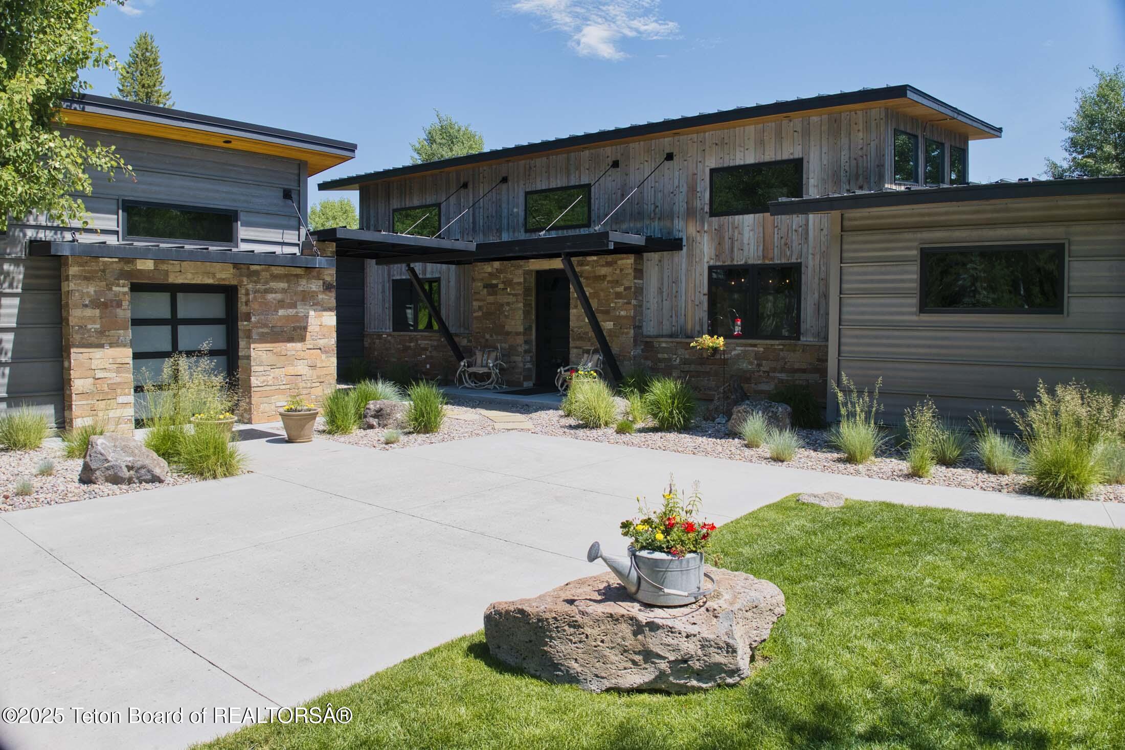 440 GRANITE RDG Drive