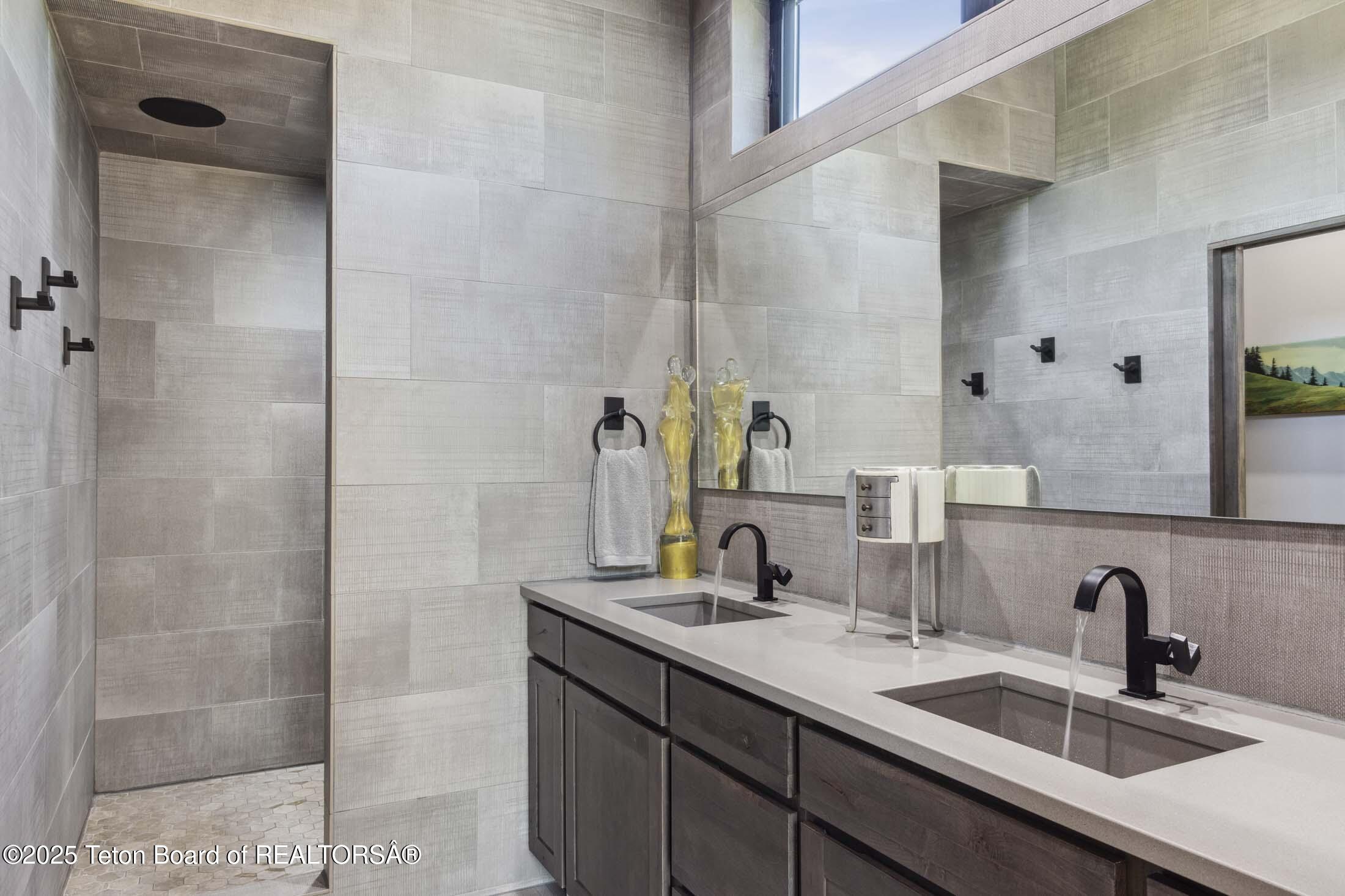 440 GRANITE RDG Drive