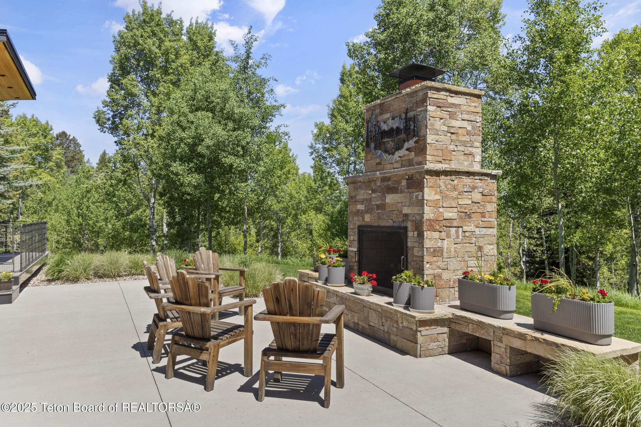 440 GRANITE RDG Drive