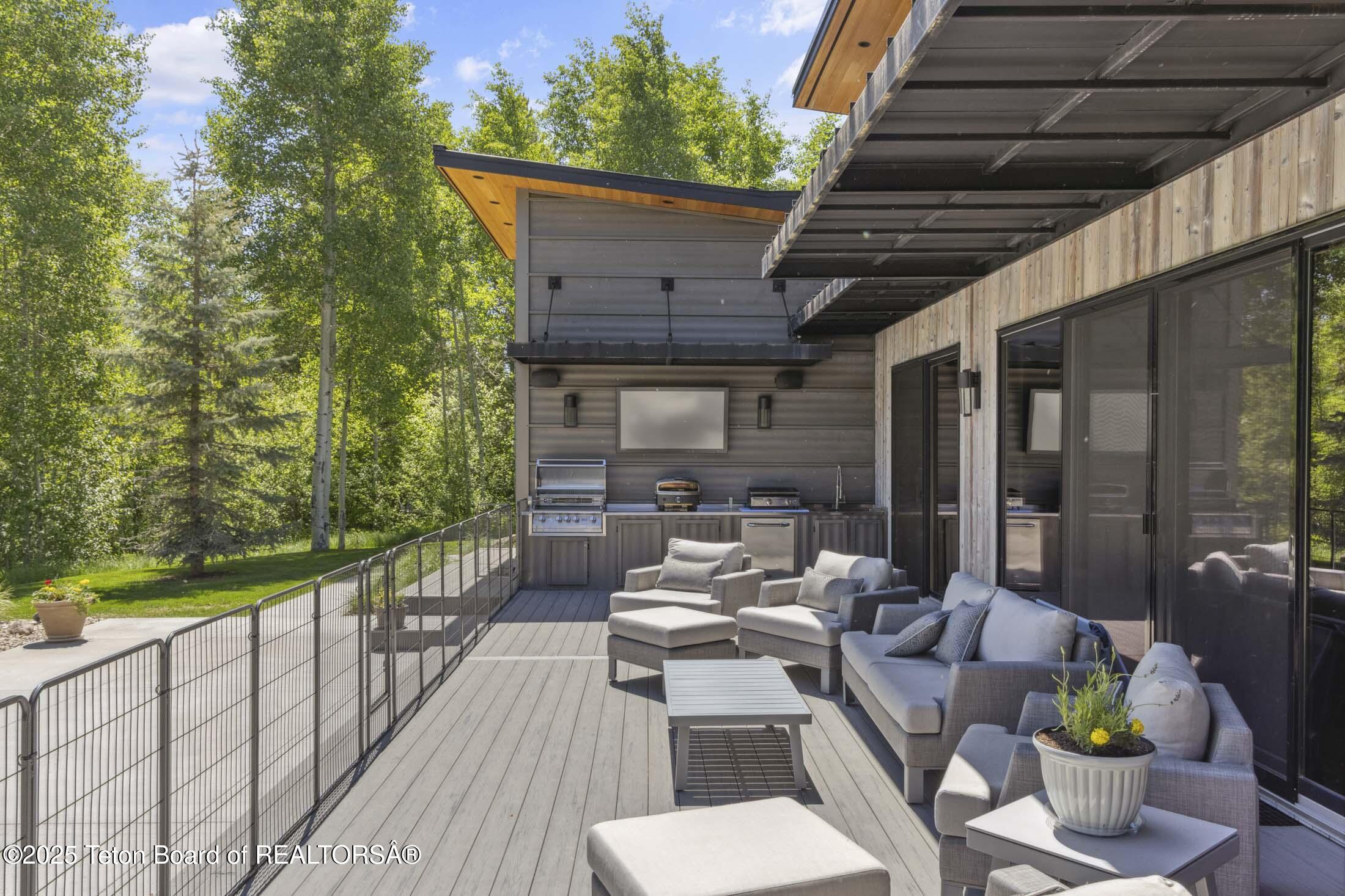 440 GRANITE RDG Drive