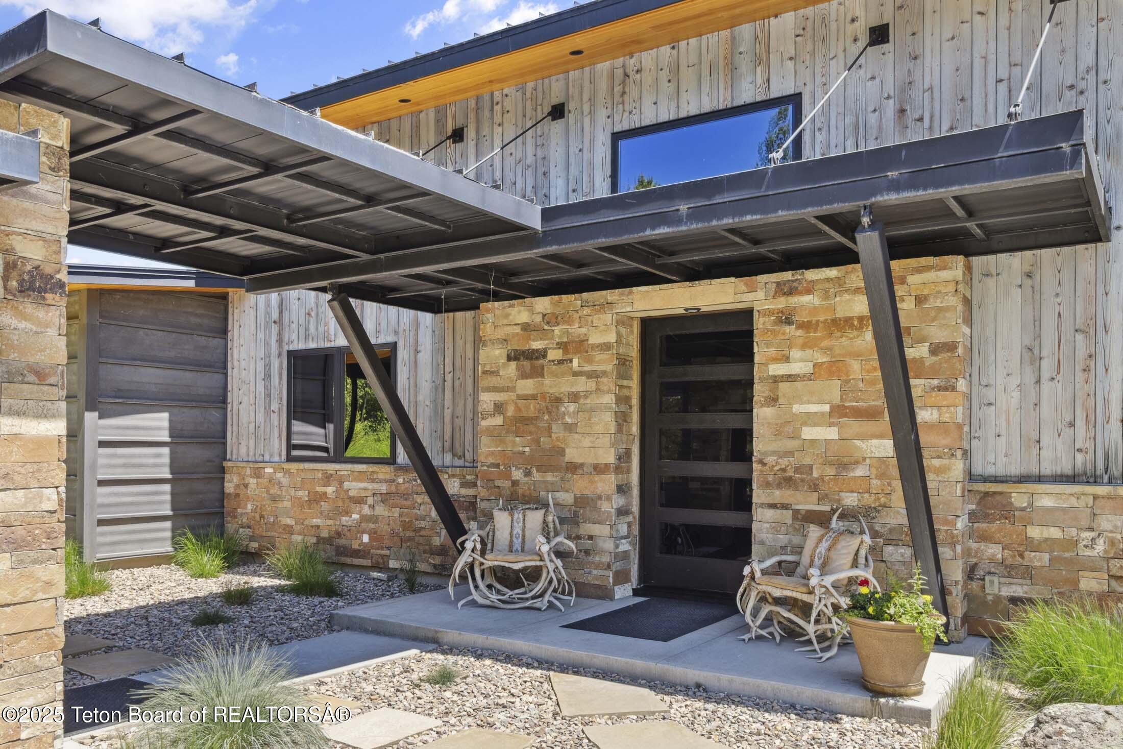 440 GRANITE RDG Drive