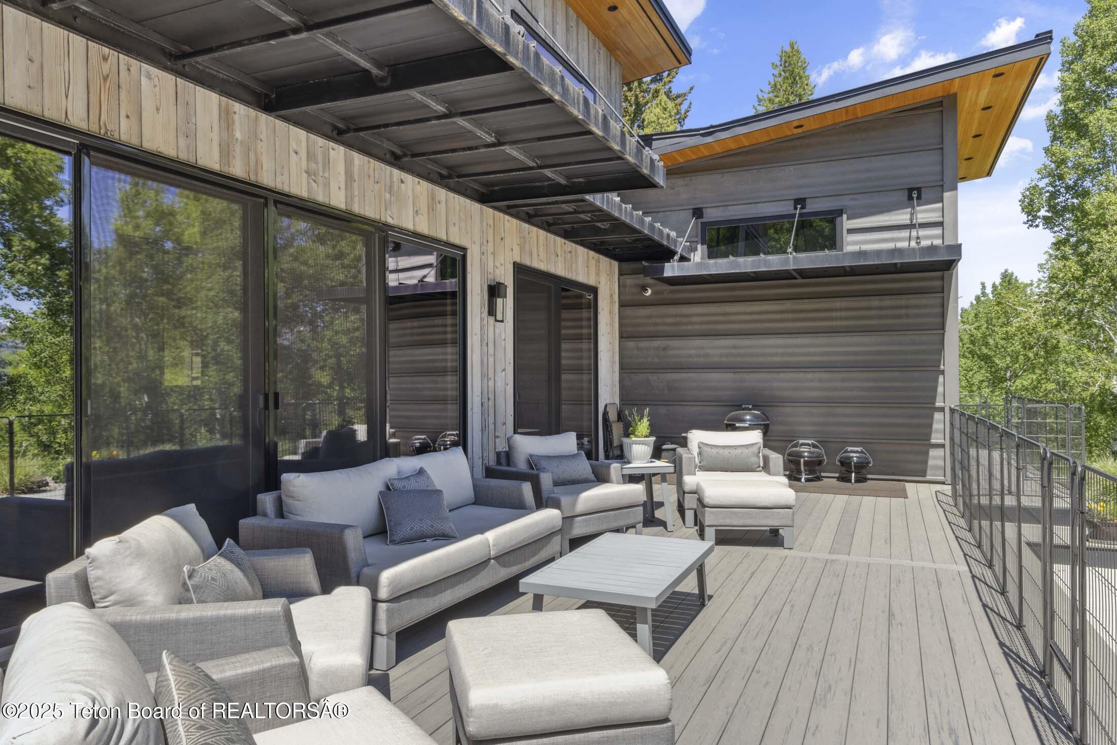 440 GRANITE RDG Drive