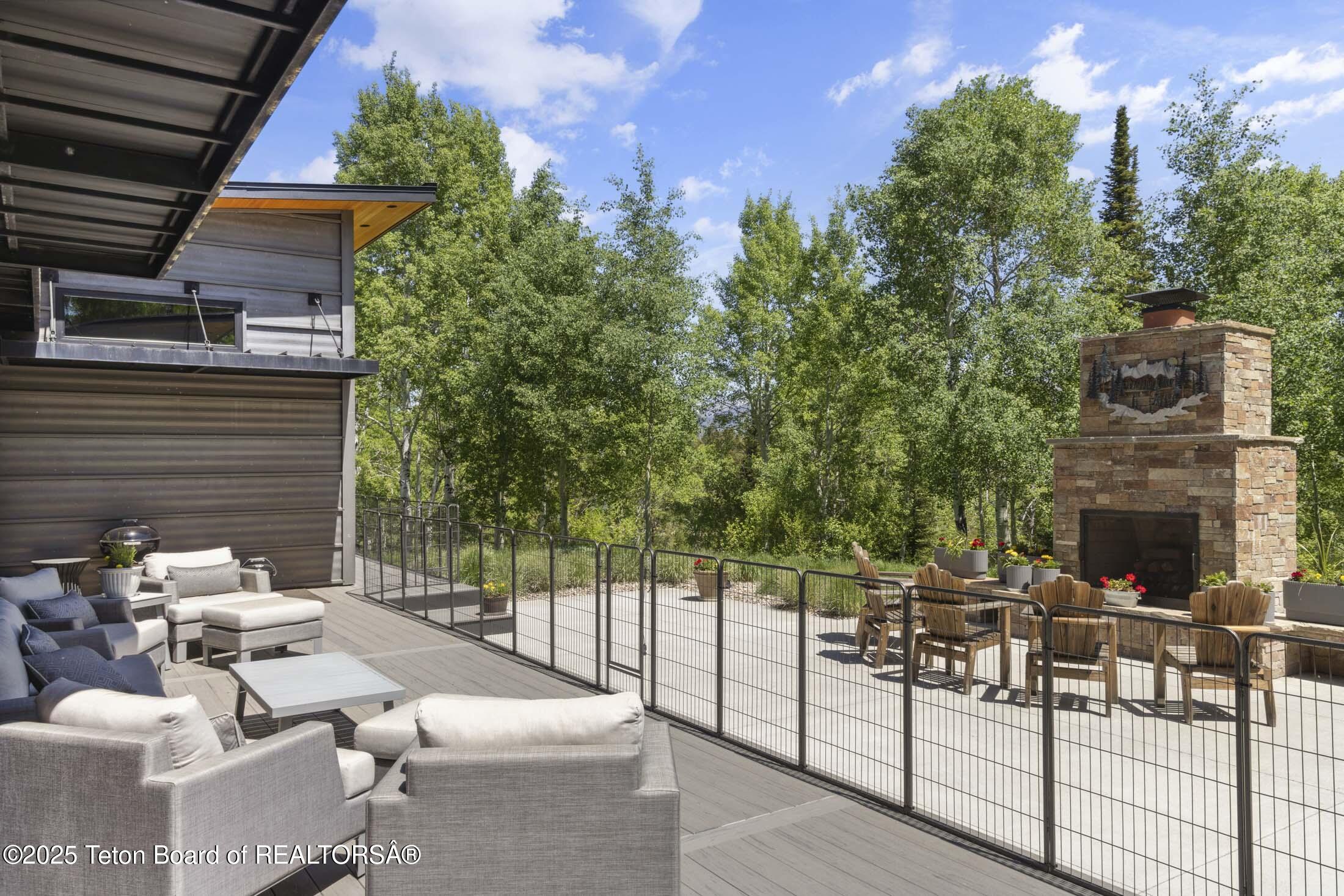 440 GRANITE RDG Drive