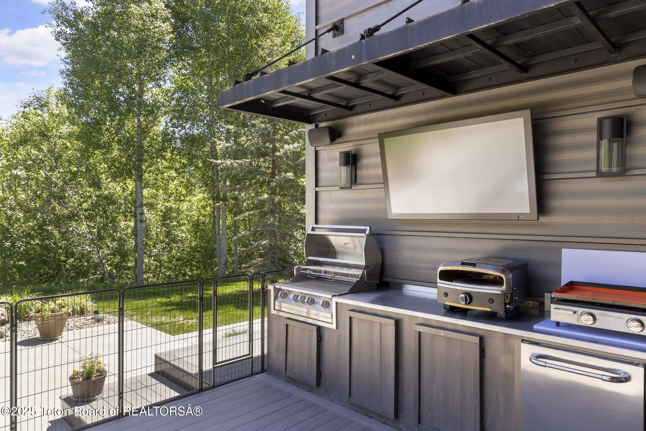 440 GRANITE RDG Drive