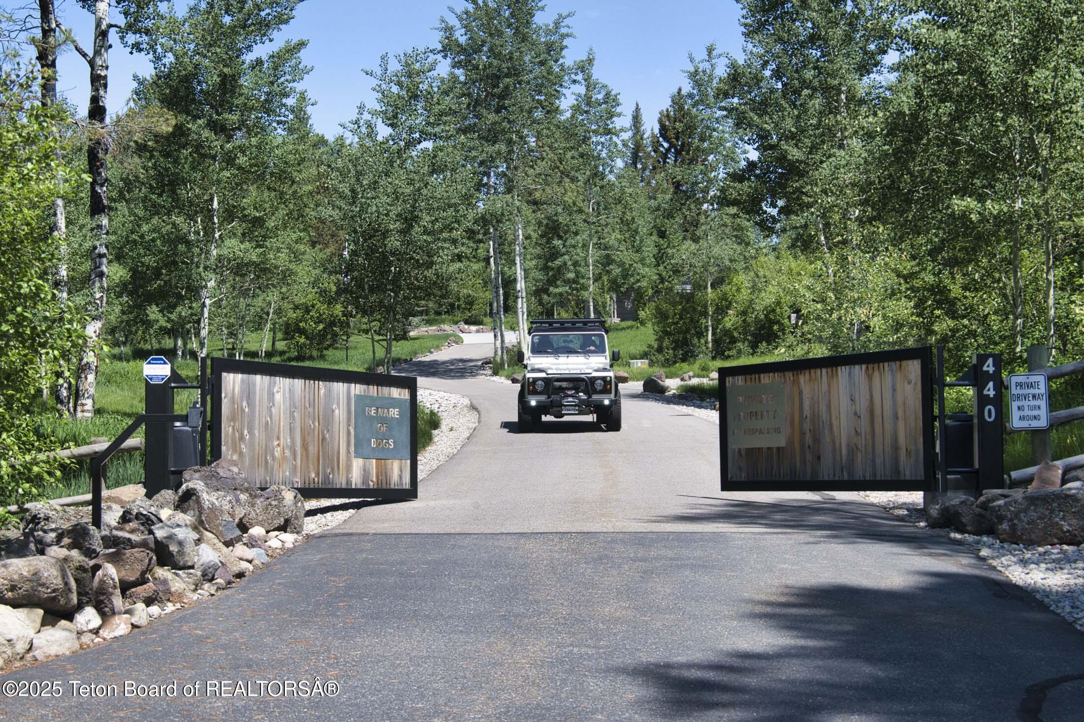 440 GRANITE RDG Drive