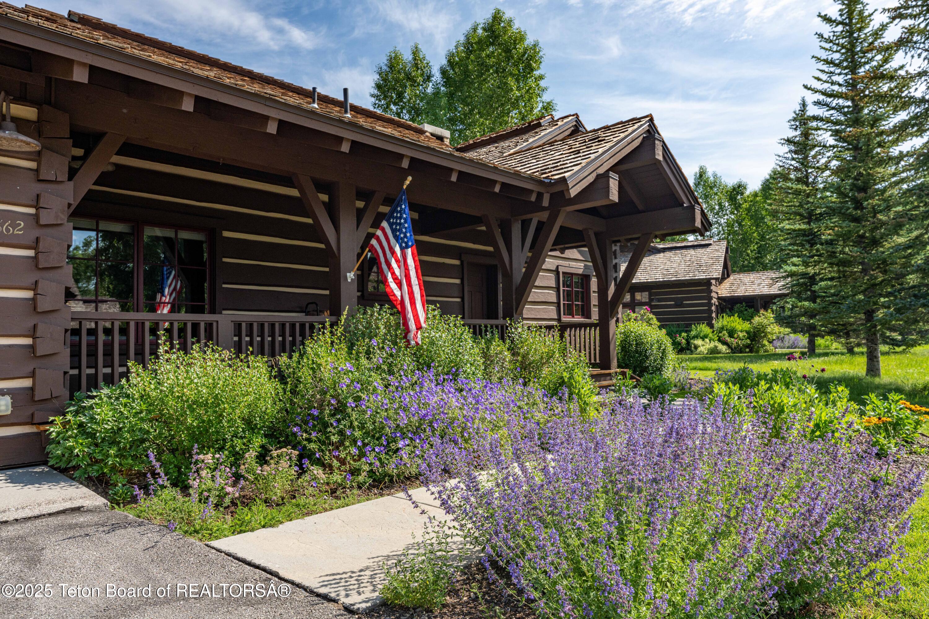 5862 N CONEFLOWER Drive, 17