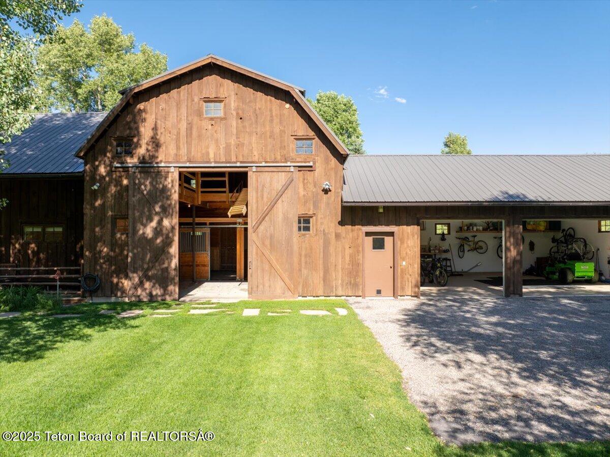3300 N TRAPPER Lane