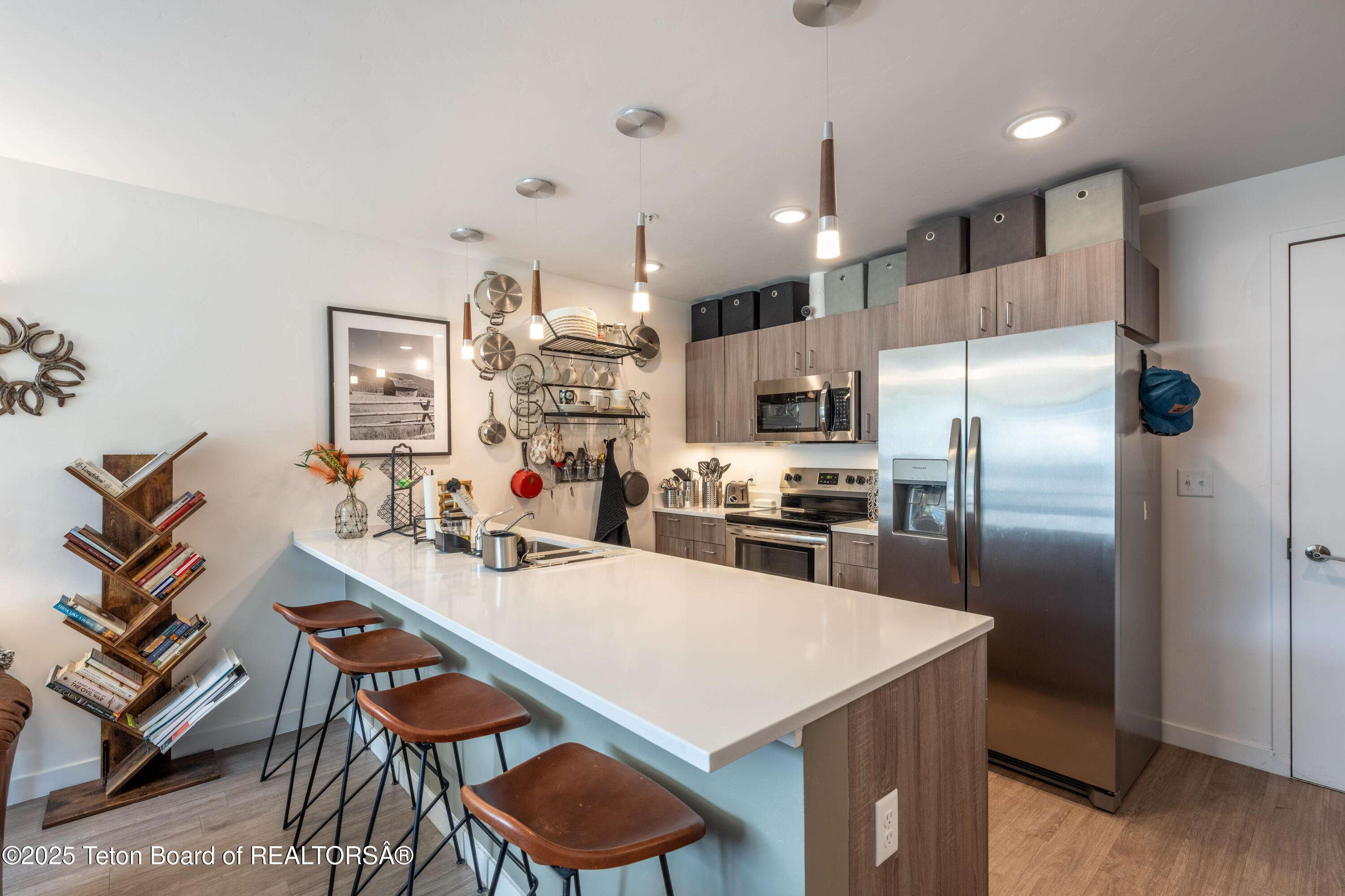 105 MERCILL Avenue, 203