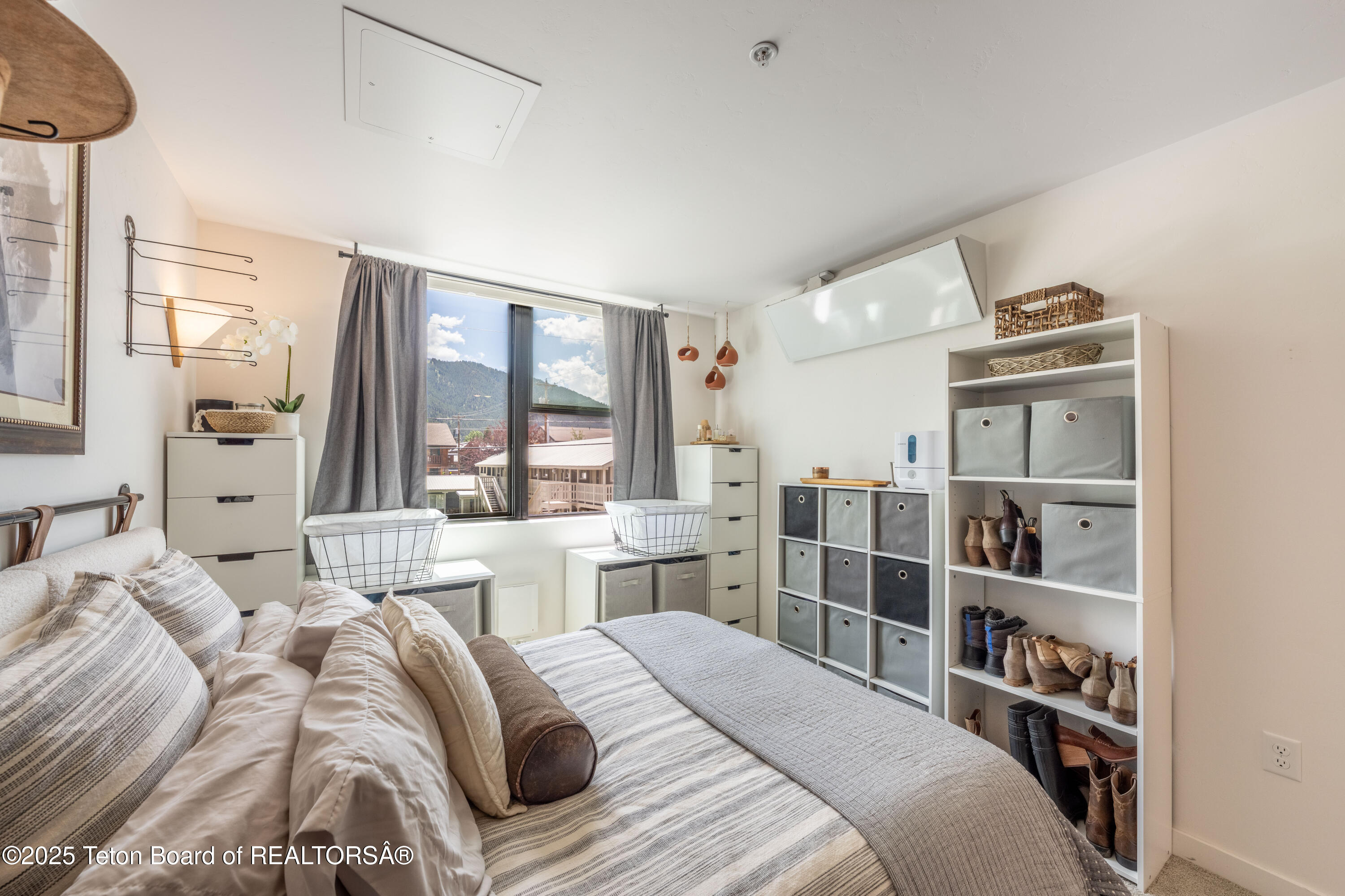 105 MERCILL Avenue, 203