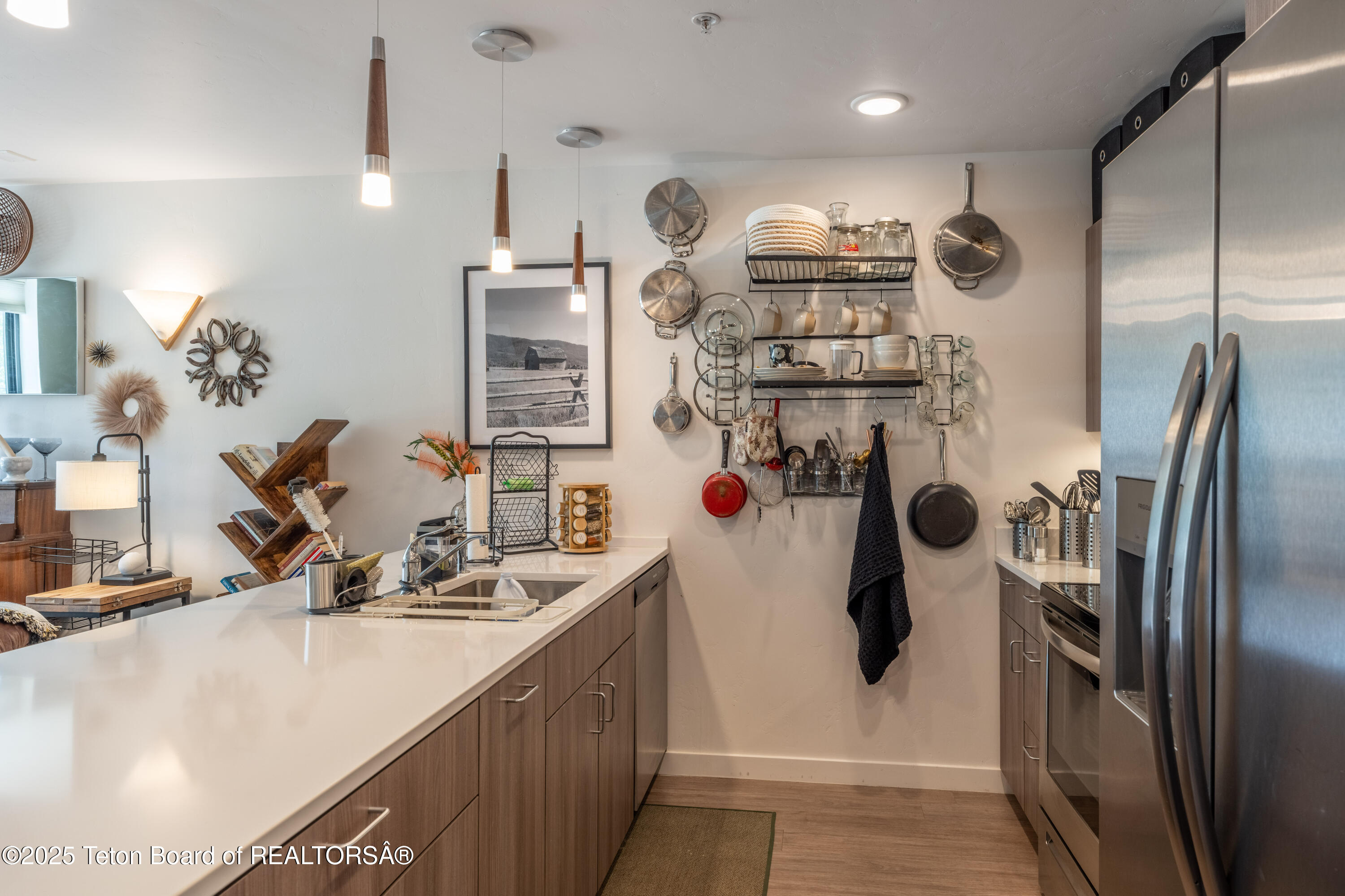 105 MERCILL Avenue, 203