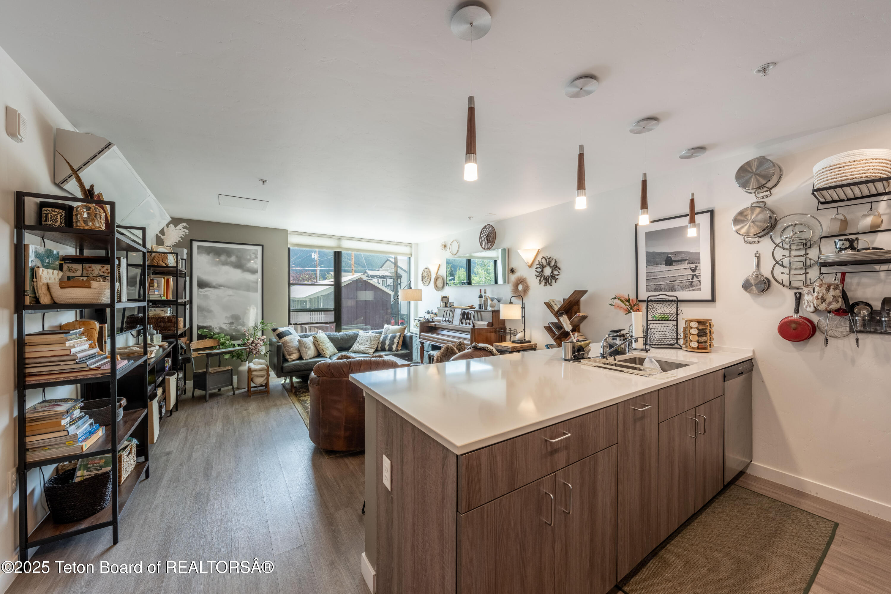 105 MERCILL Avenue, 203