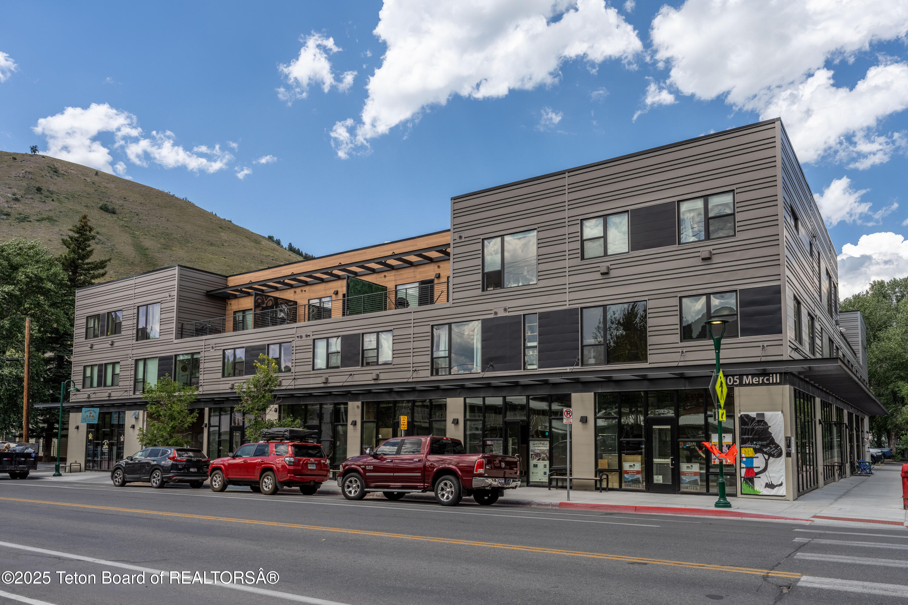 105 MERCILL Avenue, 203