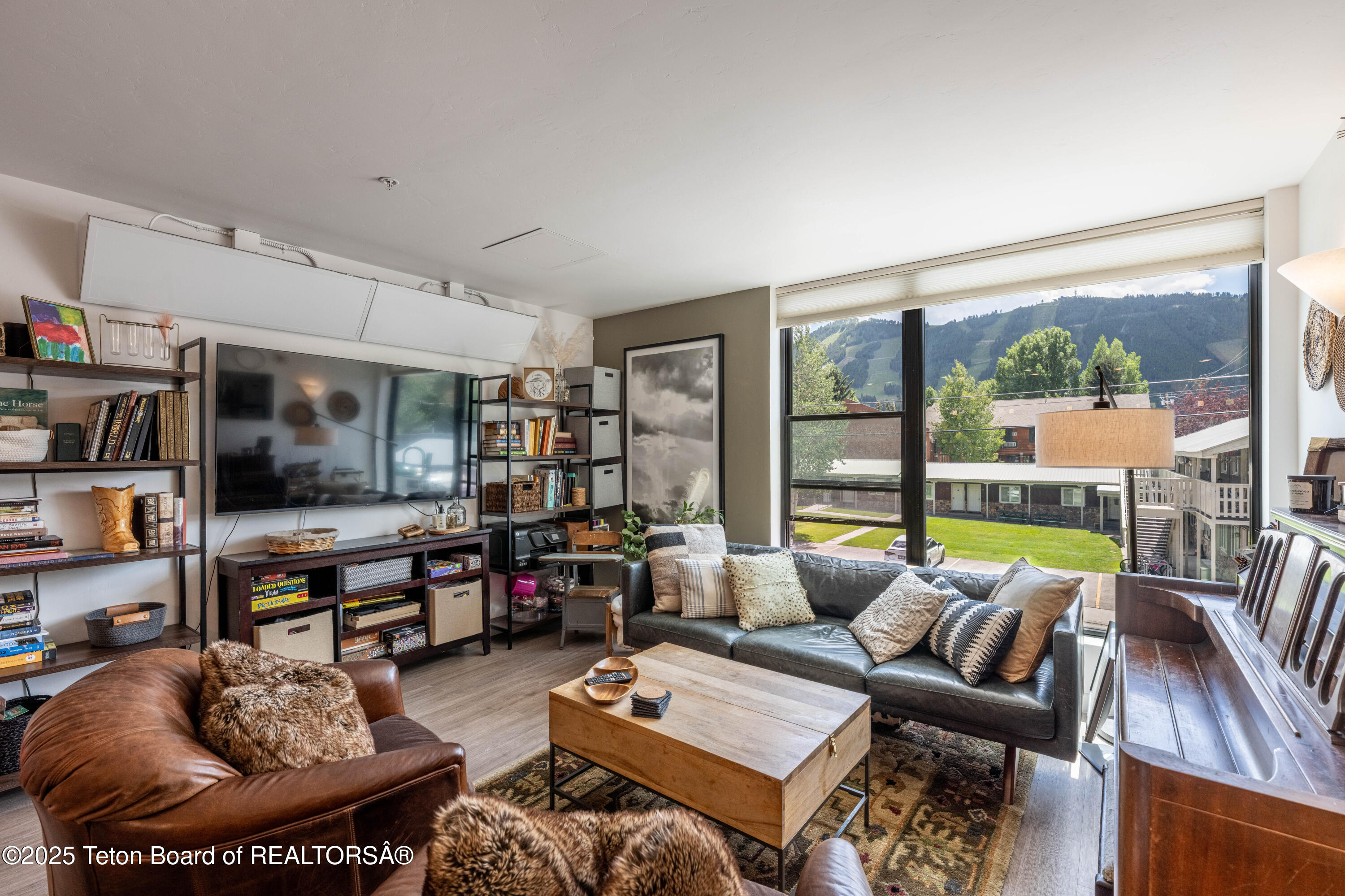 105 MERCILL Avenue, 203