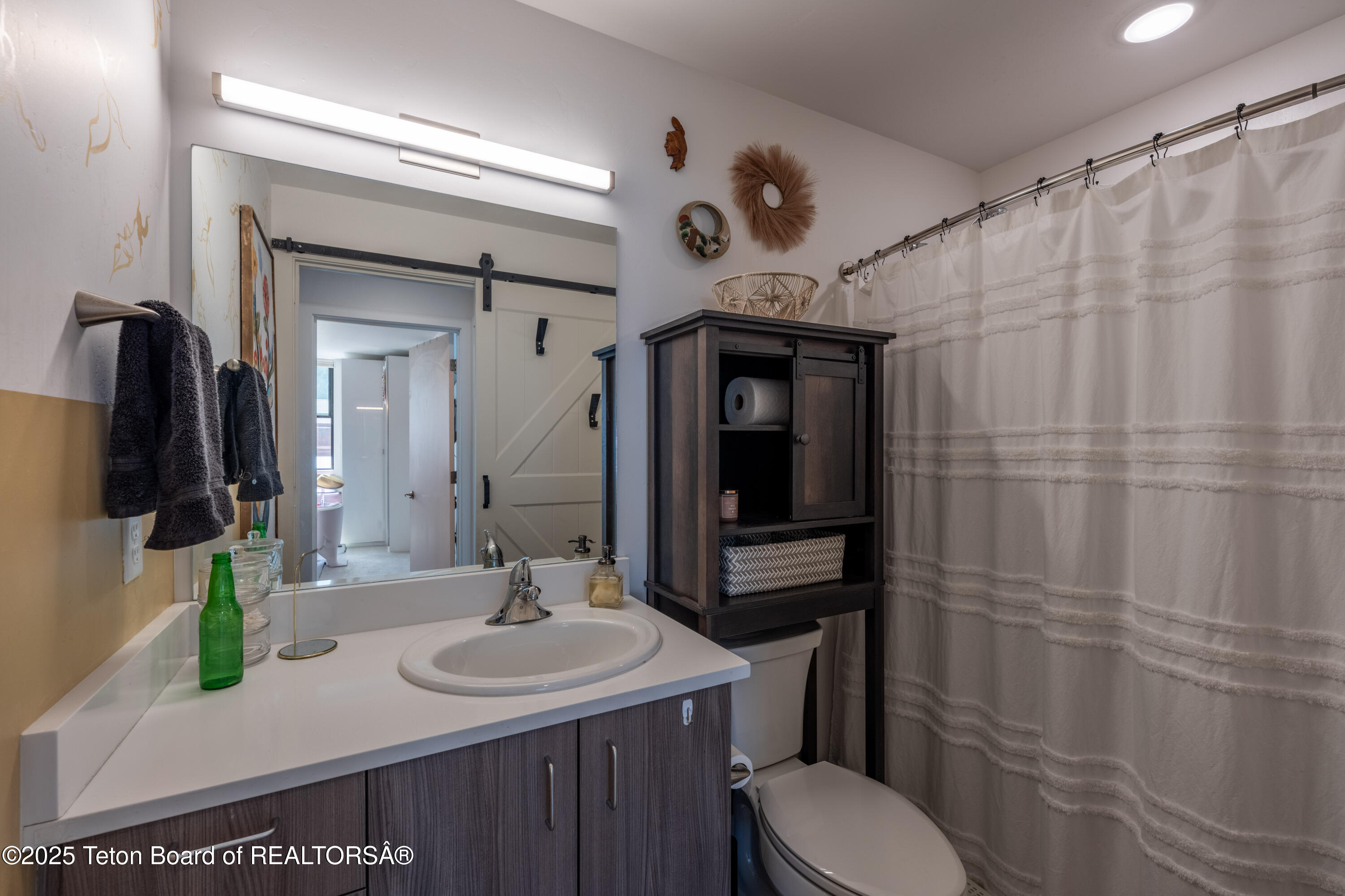 105 MERCILL Avenue, 203